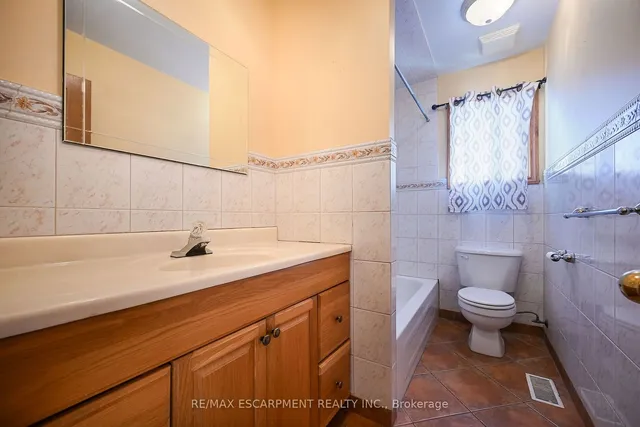 Additional property image - 204 Picton St
