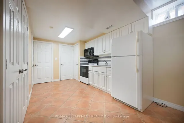 Additional property image - 204 Picton St