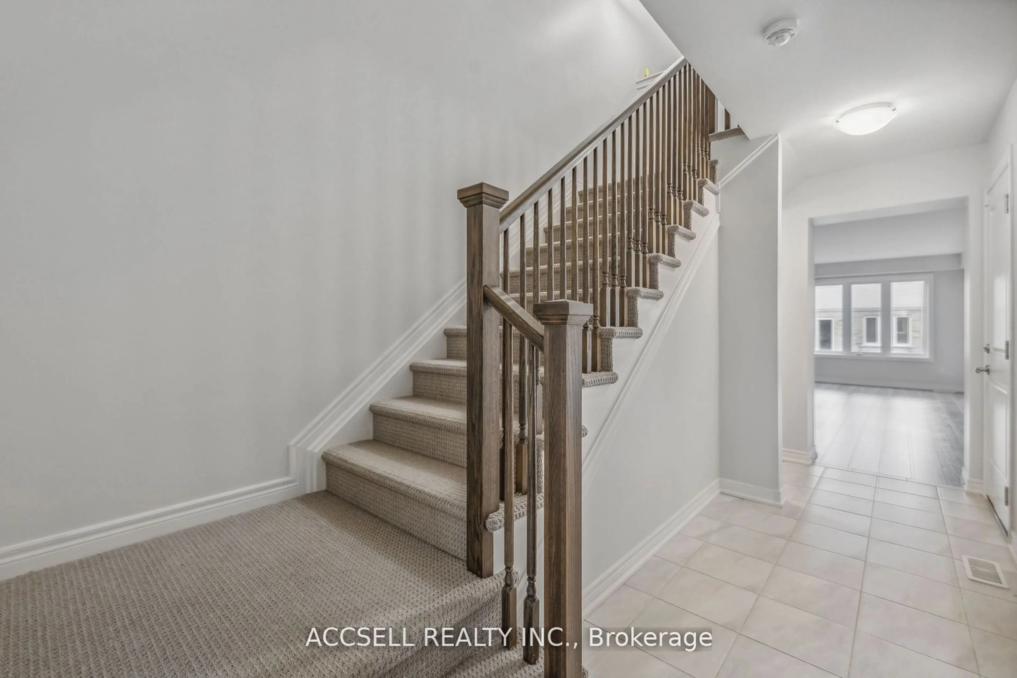 Stairs for 580 Julia Dr, Welland Ontario L3C 0G7