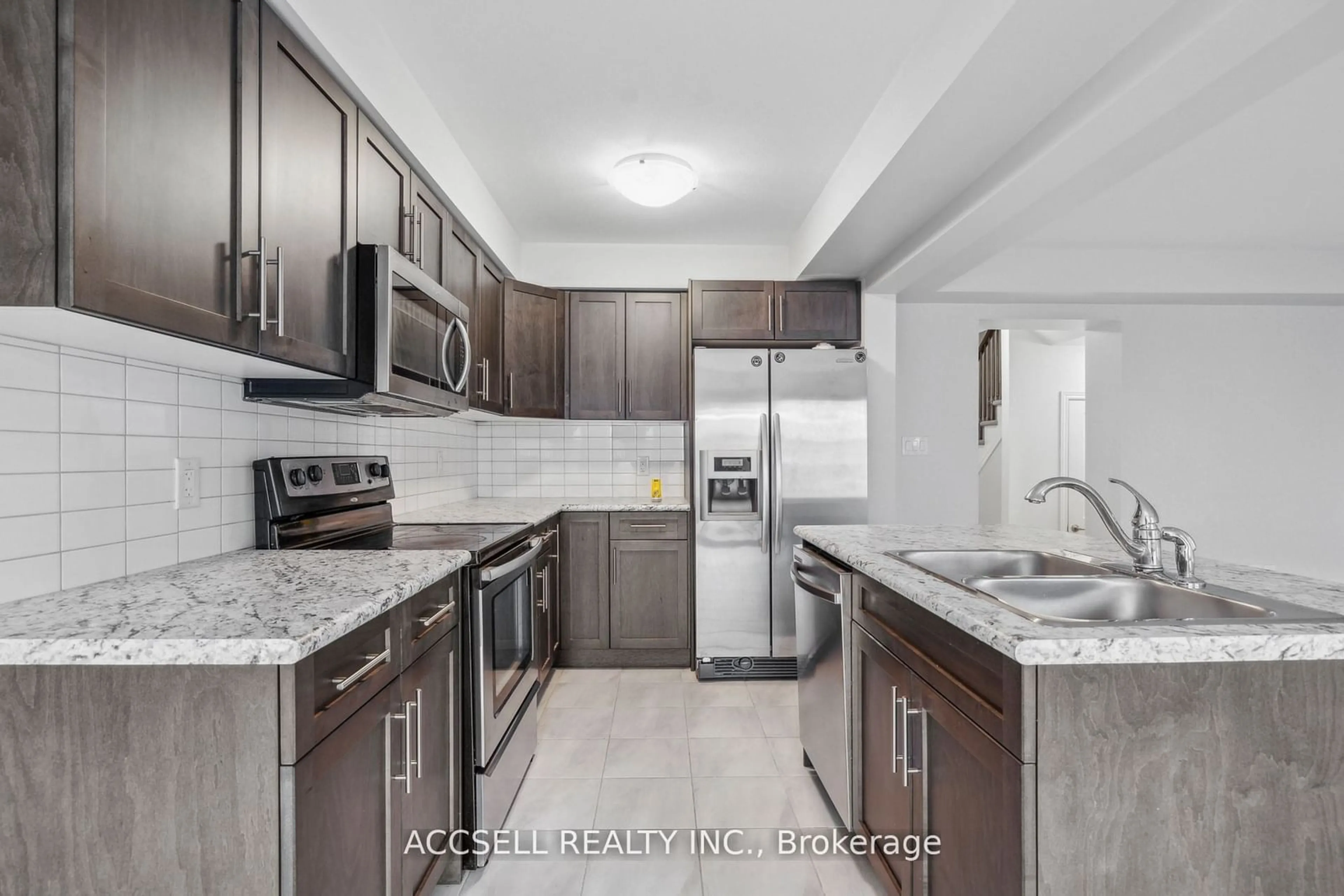 Standard kitchen, ceramic/tile floor for 580 Julia Dr, Welland Ontario L3C 0G7