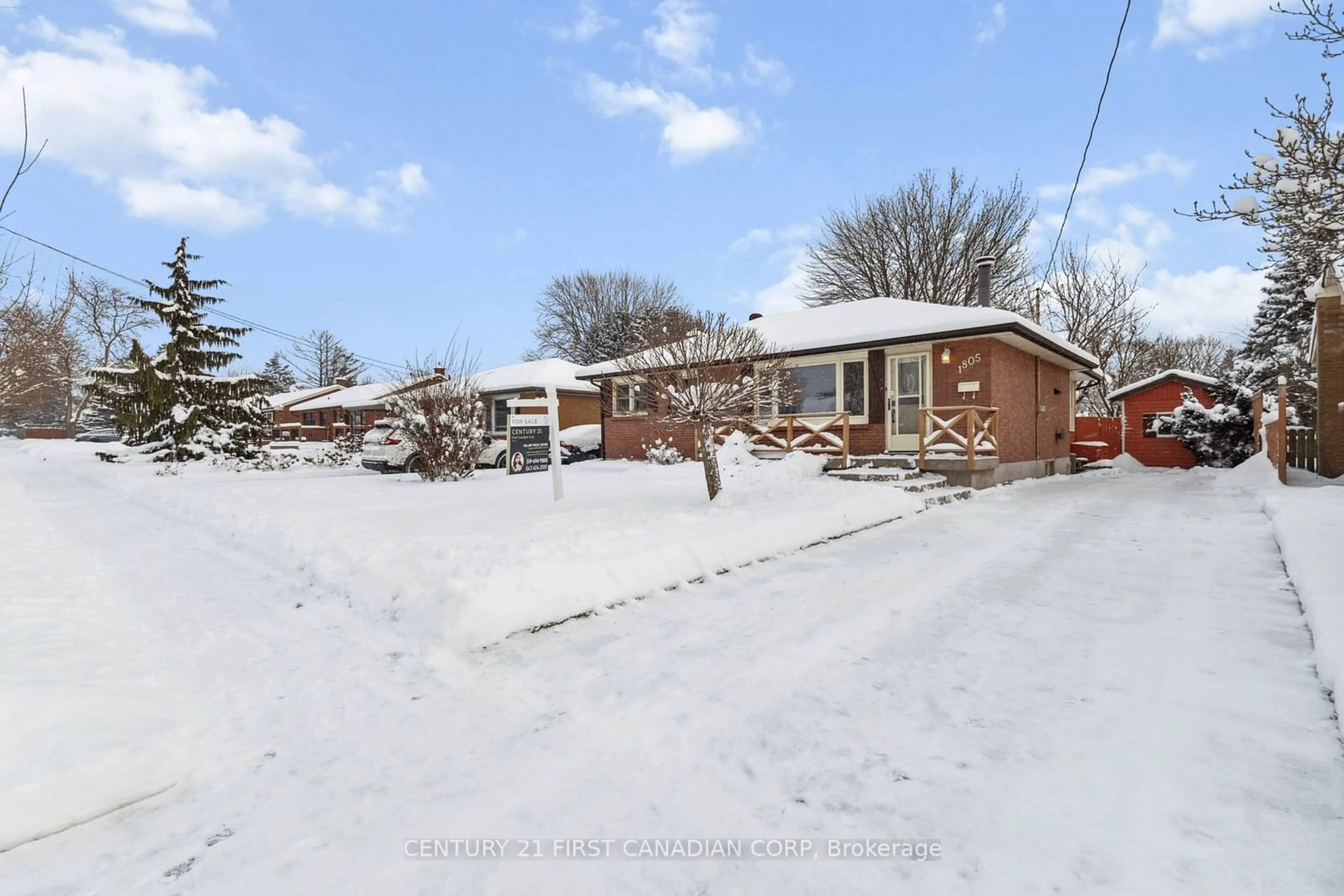 A pic from outside/outdoor area/front of a property/back of a property/a pic from drone, street for 1805 Sudbury Ave, London Ontario N5W 2A5