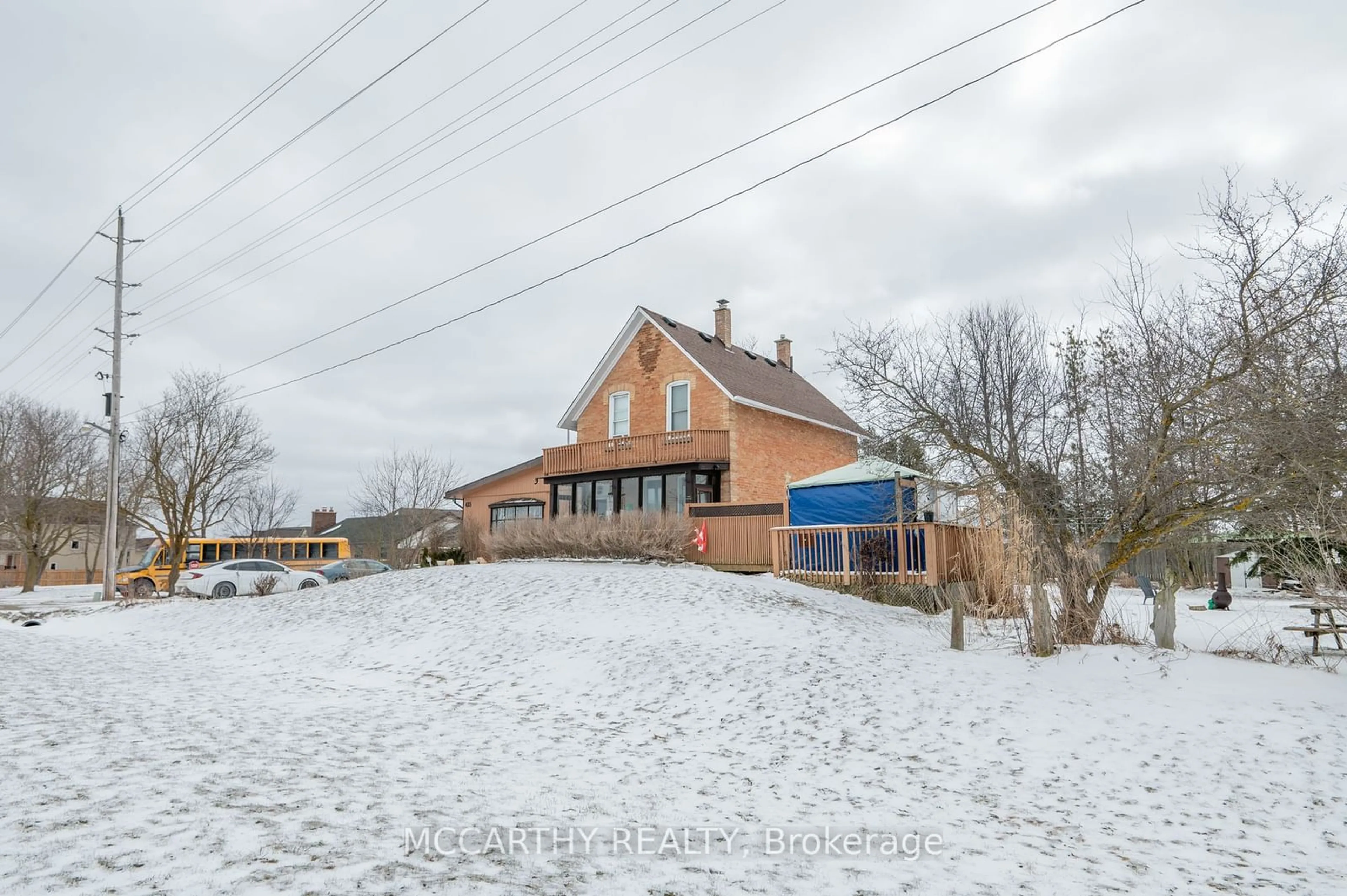 A pic from outside/outdoor area/front of a property/back of a property/a pic from drone, unknown for 435 Main St, Shelburne Ontario L9V 3A1