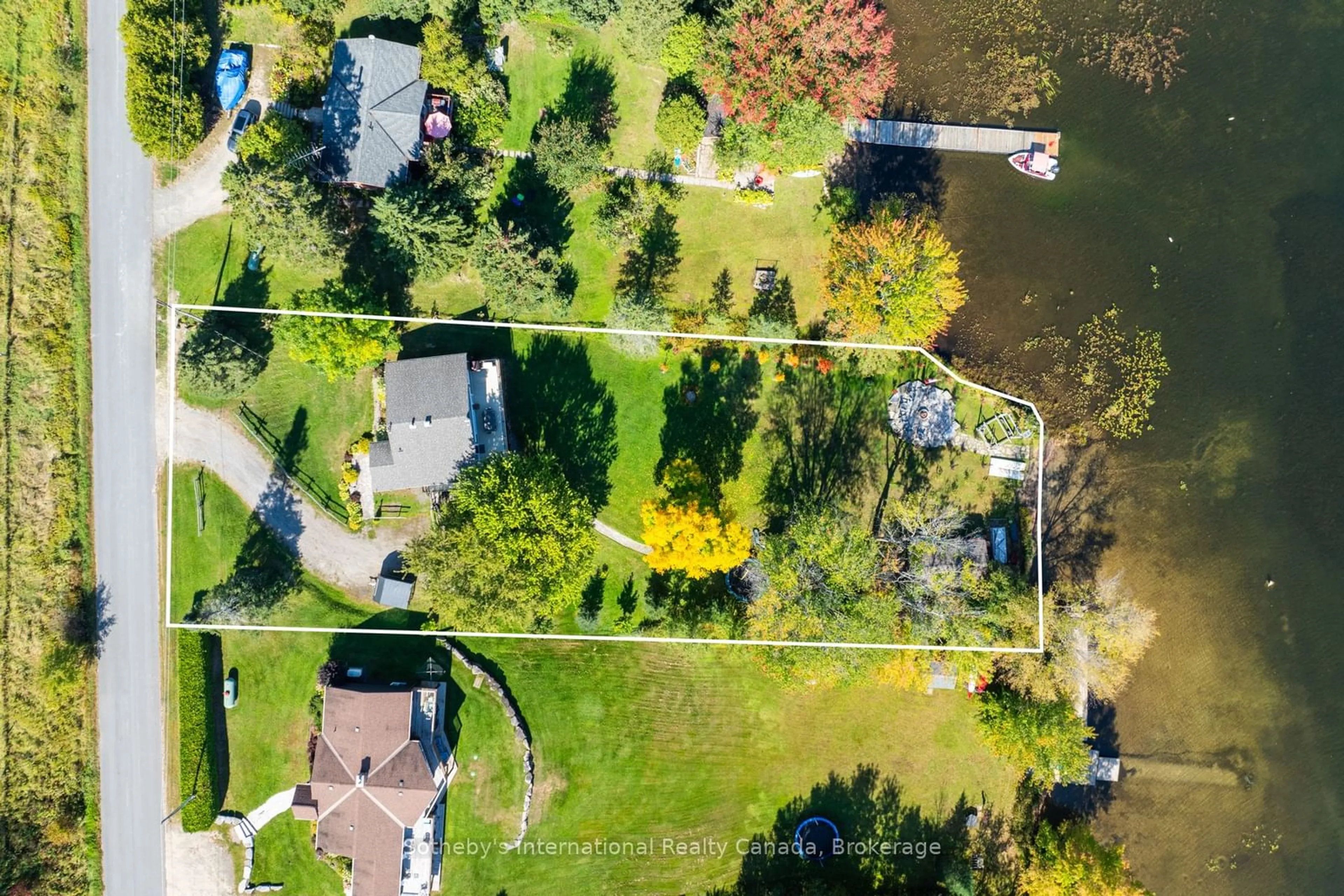 A pic from outside/outdoor area/front of a property/back of a property/a pic from drone, water/lake/river/ocean view for 1111 Maplehurst Dr, Lake of Bays Ontario P1H 2J6