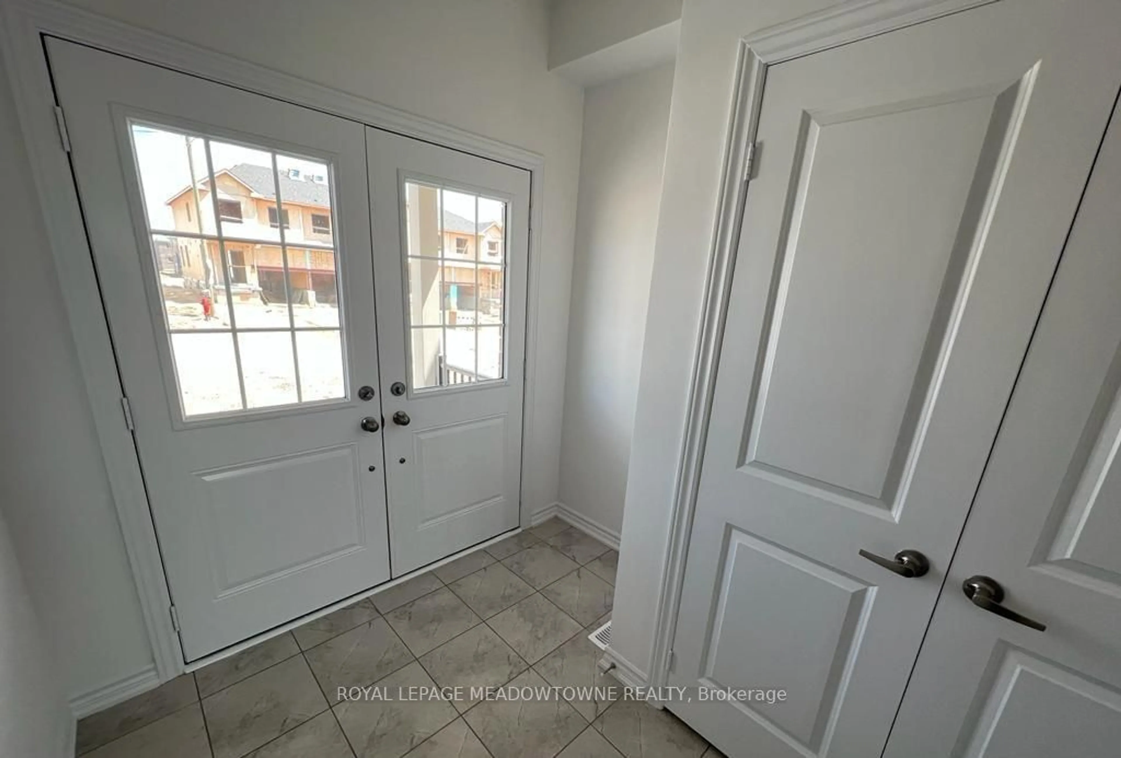 Indoor entryway for 308 Russell St, Southgate Ontario N0C 1B0