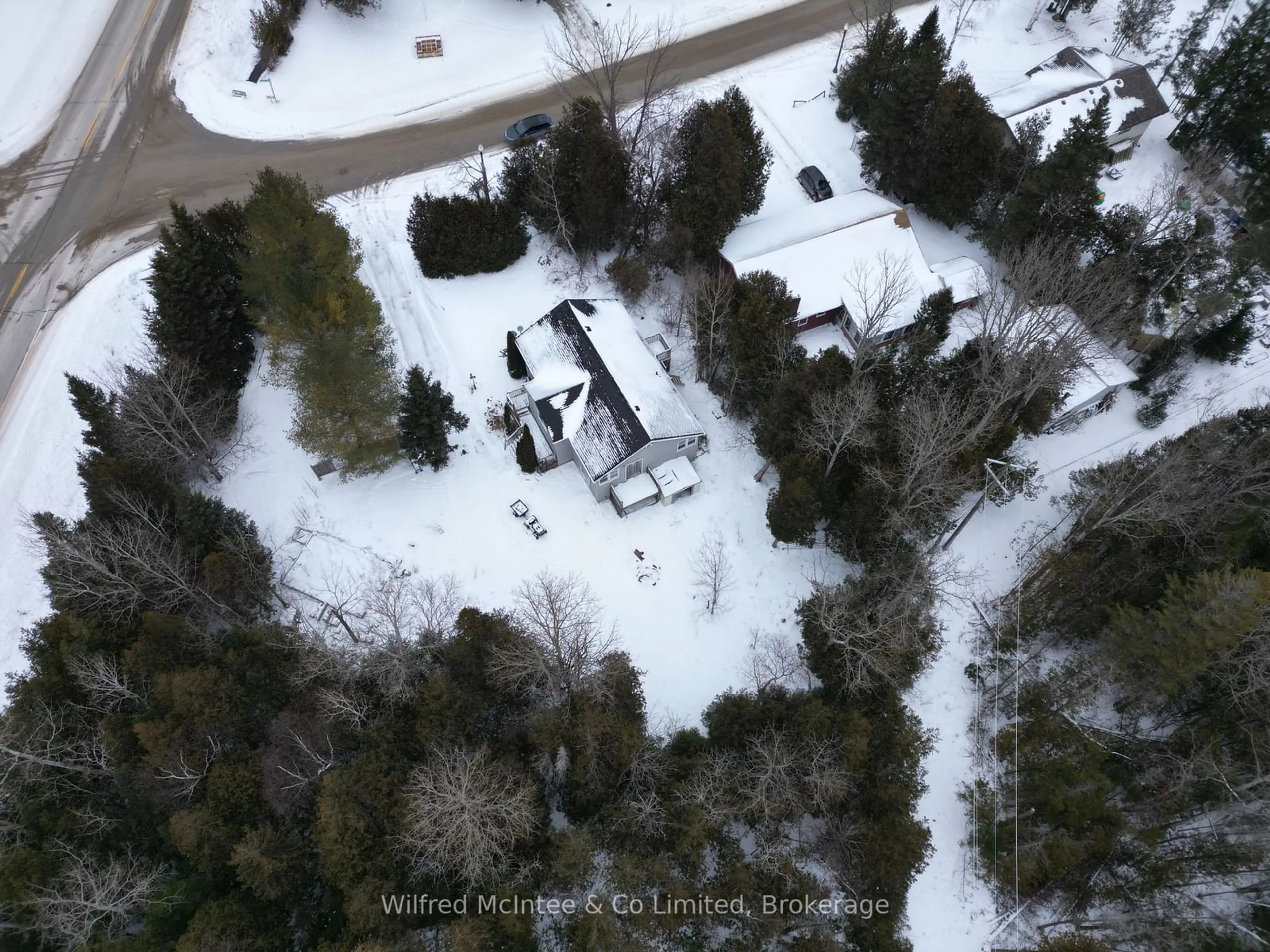 A pic from outside/outdoor area/front of a property/back of a property/a pic from drone, street for 7 Ottawa Ave, Saugeen Shores Ontario N0H 2L0