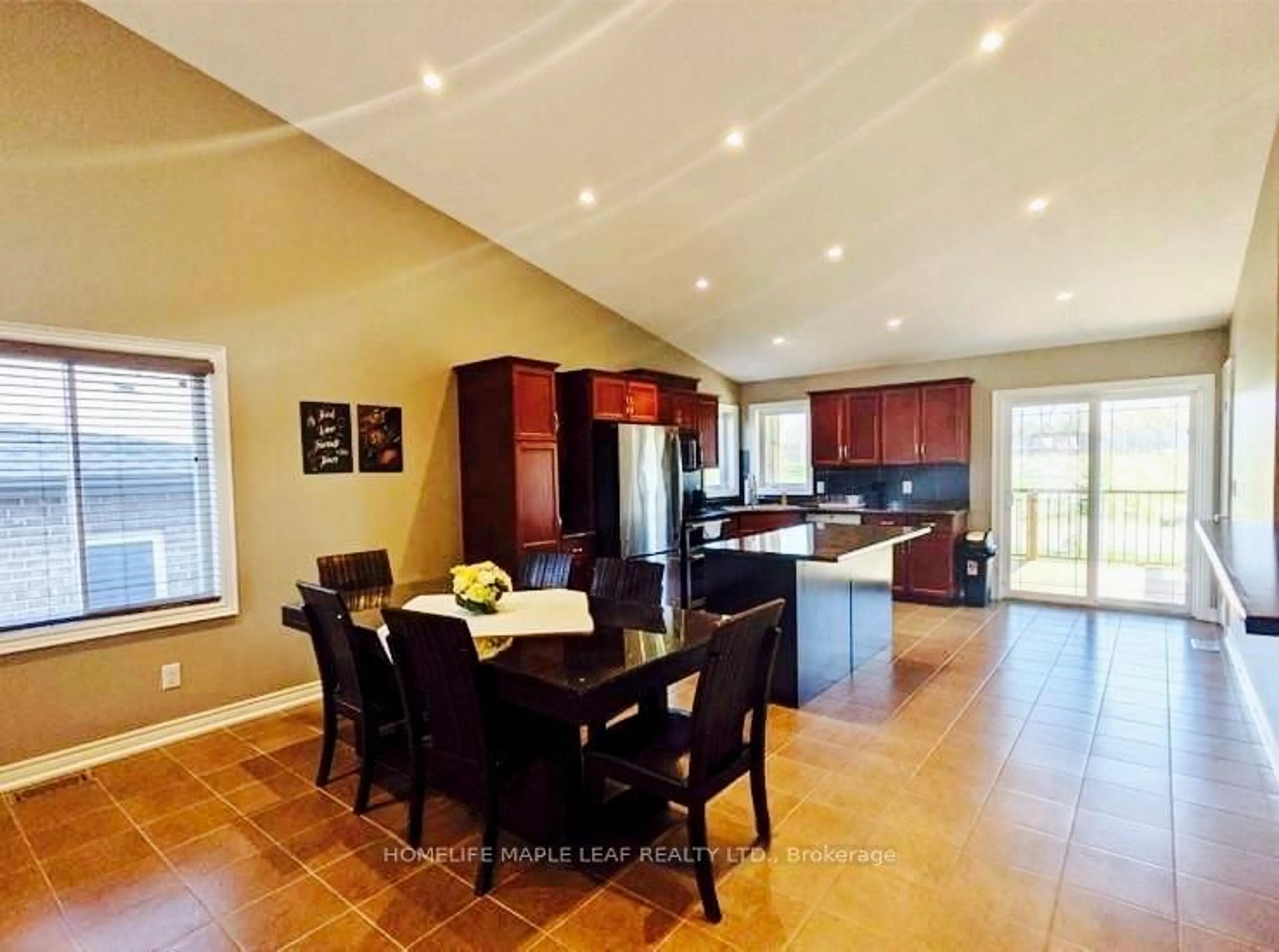 Open concept kitchen, ceramic/tile floor for 9248 Hendershot Blvd, Niagara Falls Ontario L2H 0E3