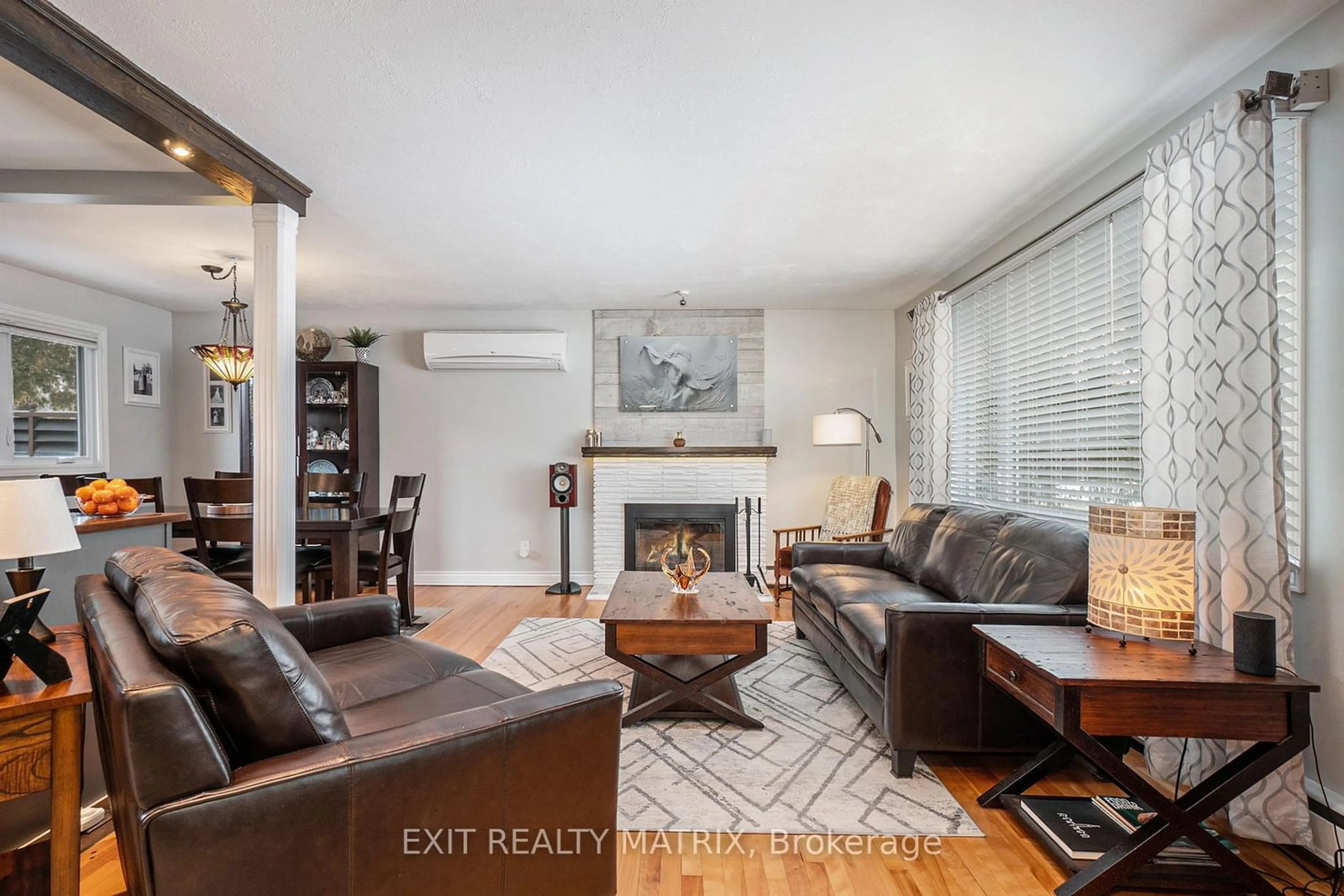 Living room with furniture, wood/laminate floor for 19 Dunham St, Beacon Hill North - South and Area Ontario K1J 7L5