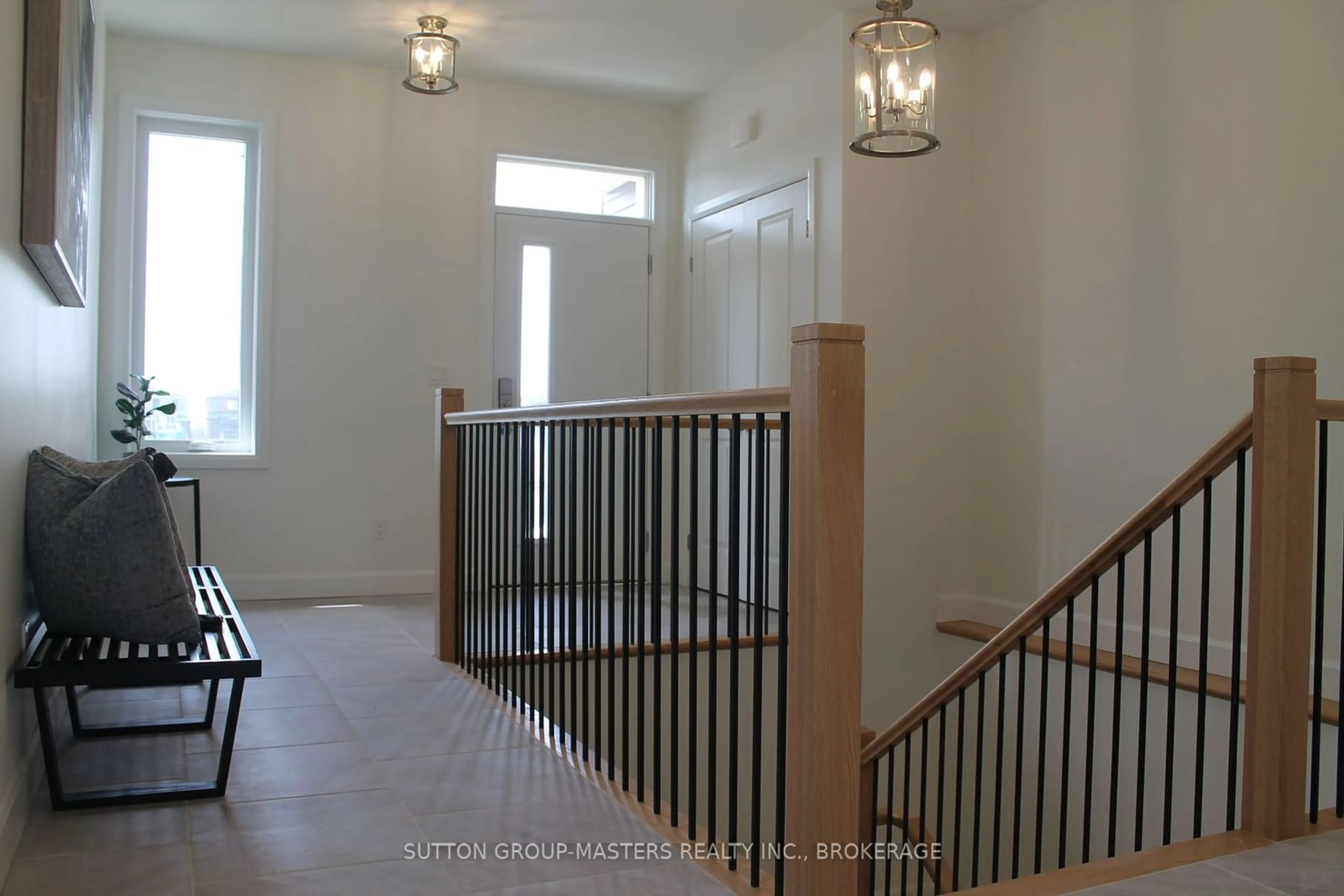 Indoor entryway for 257 Pratt Dr, Loyalist Ontario K7N 0E8