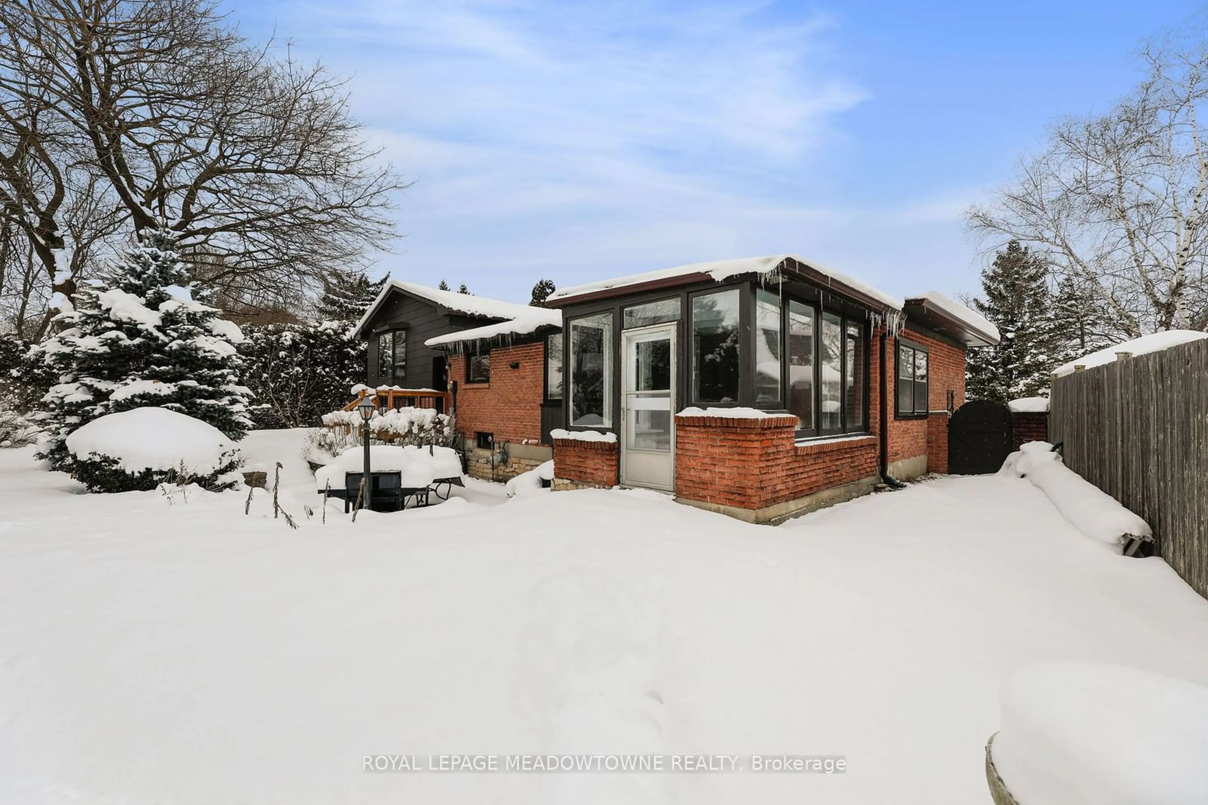 A pic from outside/outdoor area/front of a property/back of a property/a pic from drone, street for 59 Glenroy Crt, London Ontario N5Z 4H3