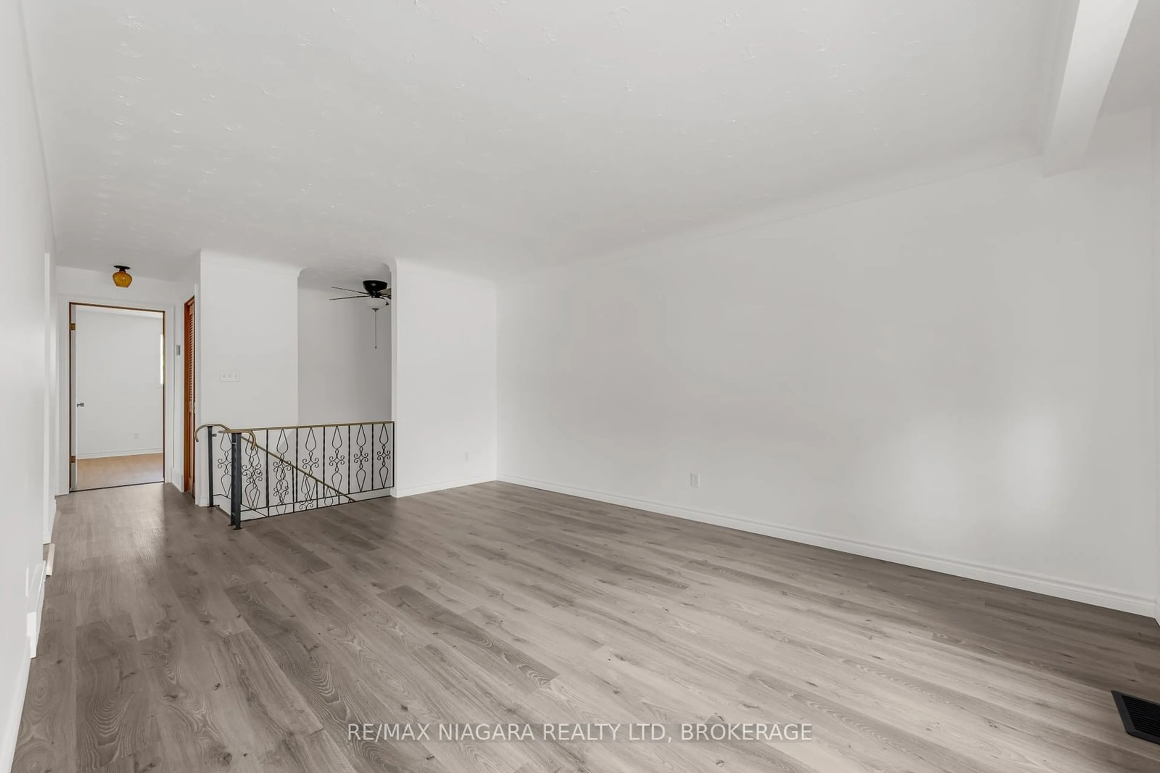 A pic of a room for 19 COLONIAL St, Welland Ontario L3C 5W6