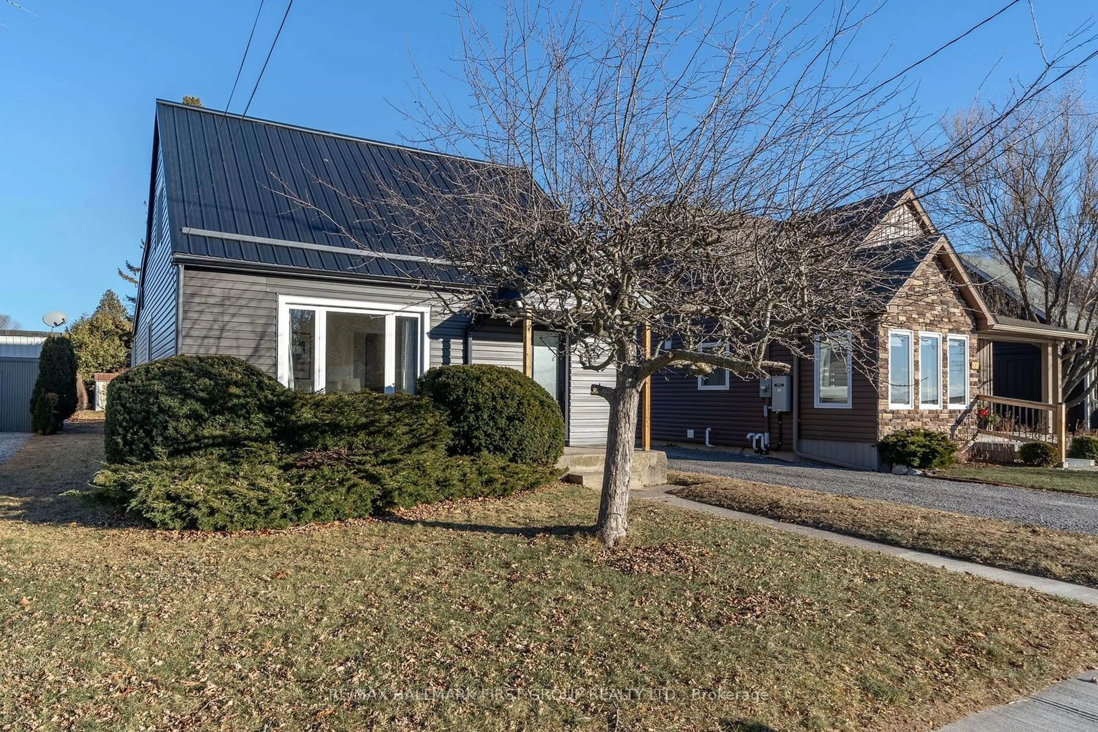 A pic from outside/outdoor area/front of a property/back of a property/a pic from drone, street for 138 Burnham St, Cobourg Ontario K9A 2W6