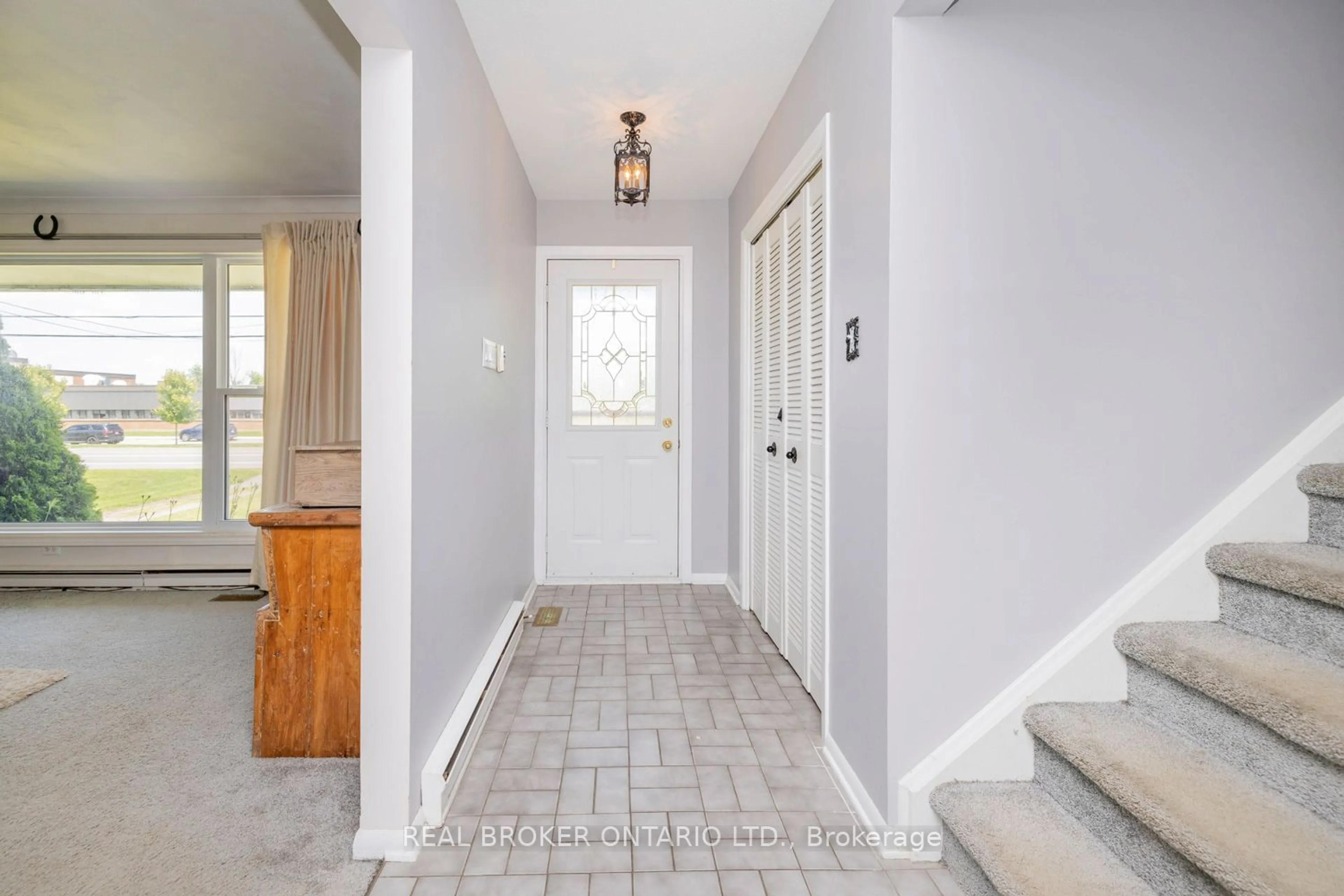 Indoor entryway for 3698 McBean St, Stittsville - Munster - Richmond Ontario K0A 2Z0