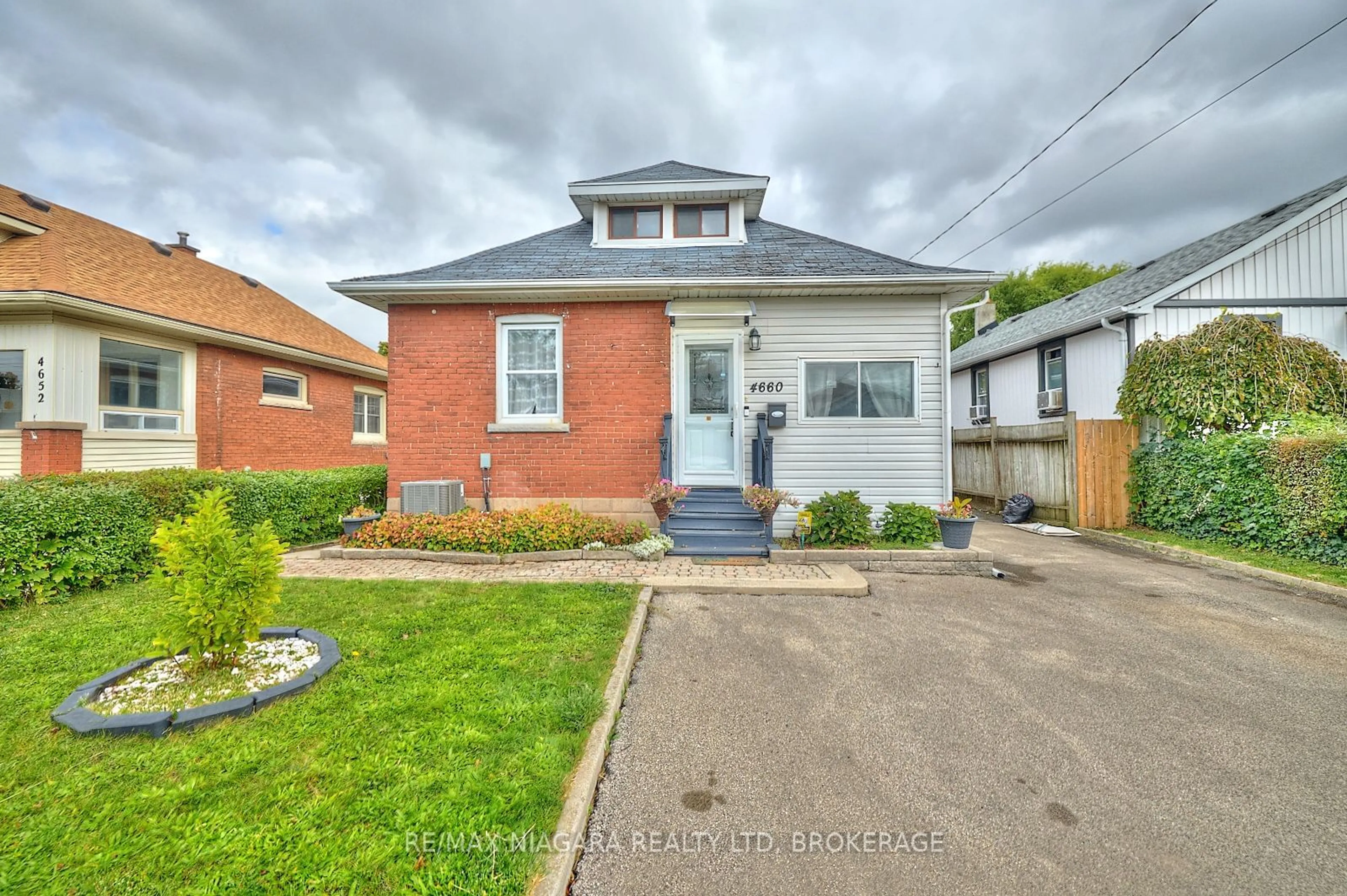 Home with brick exterior material, street for 4660 SIXTH Ave, Niagara Falls Ontario L2E 4T5