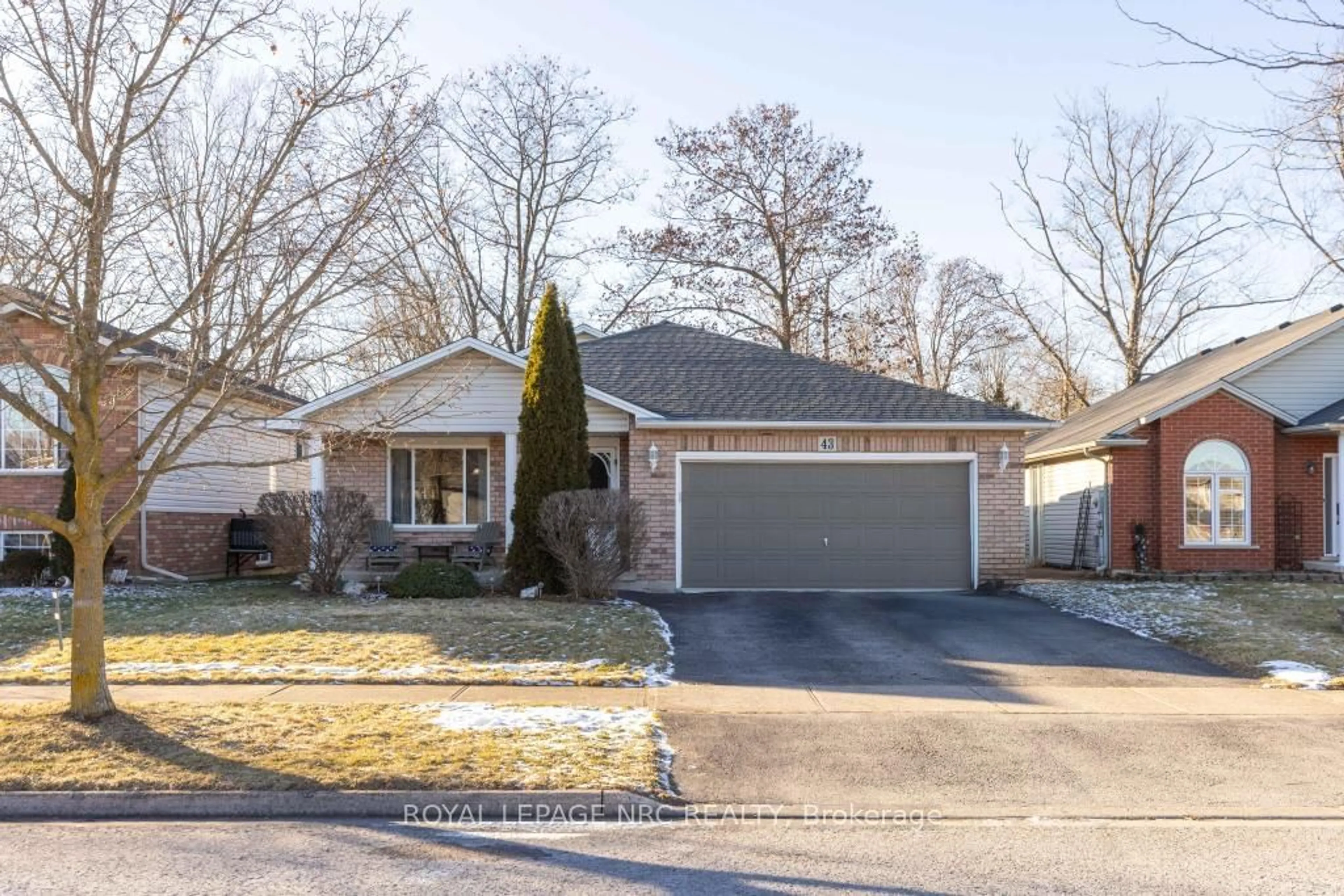 Home with brick exterior material, street for 43 Foxtail Ave, Welland Ontario L3C 7J6