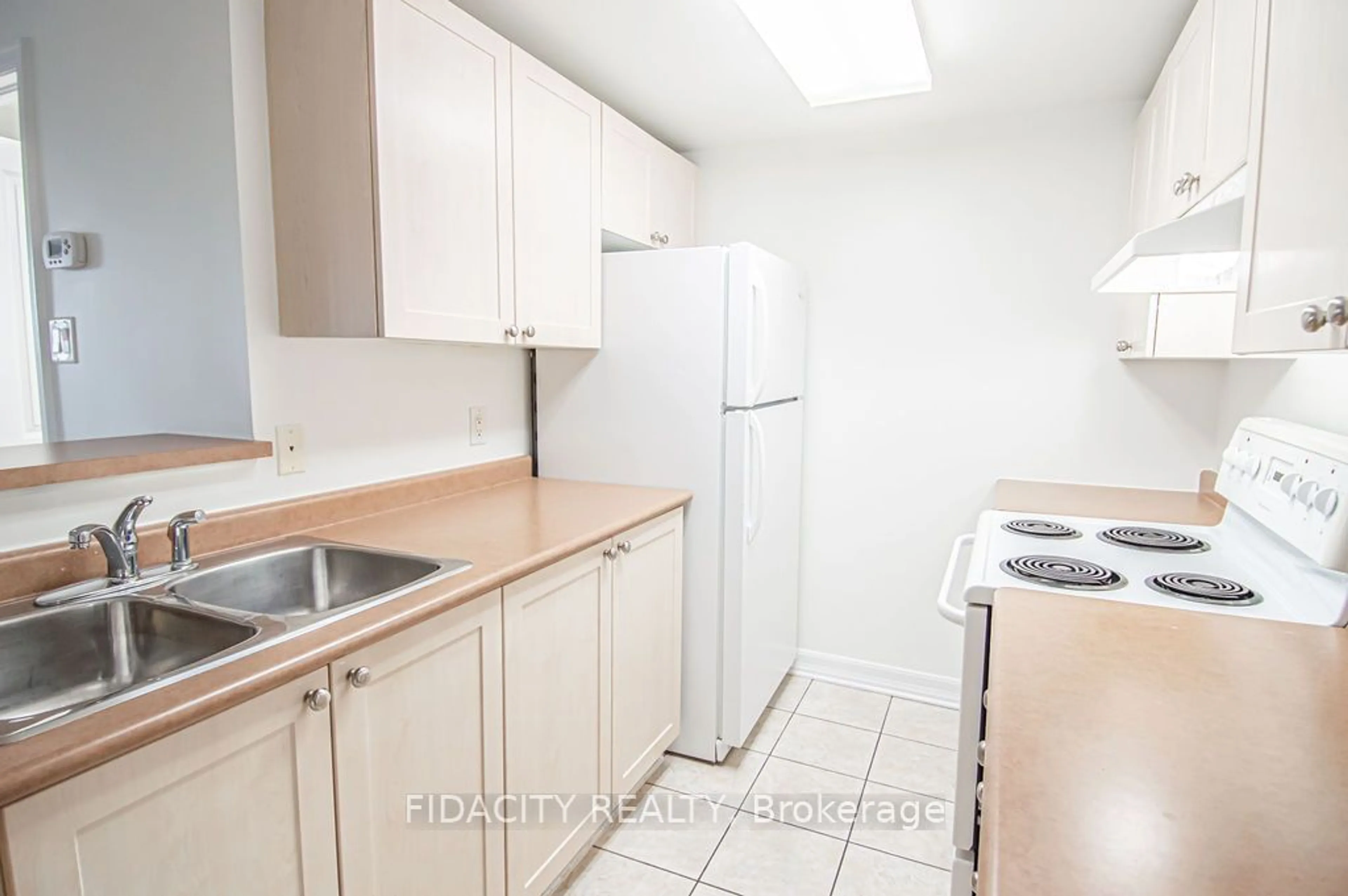 Standard kitchen, unknown for 310 Central Park Dr #7D, Carlington - Central Park Ontario K2C 4G4