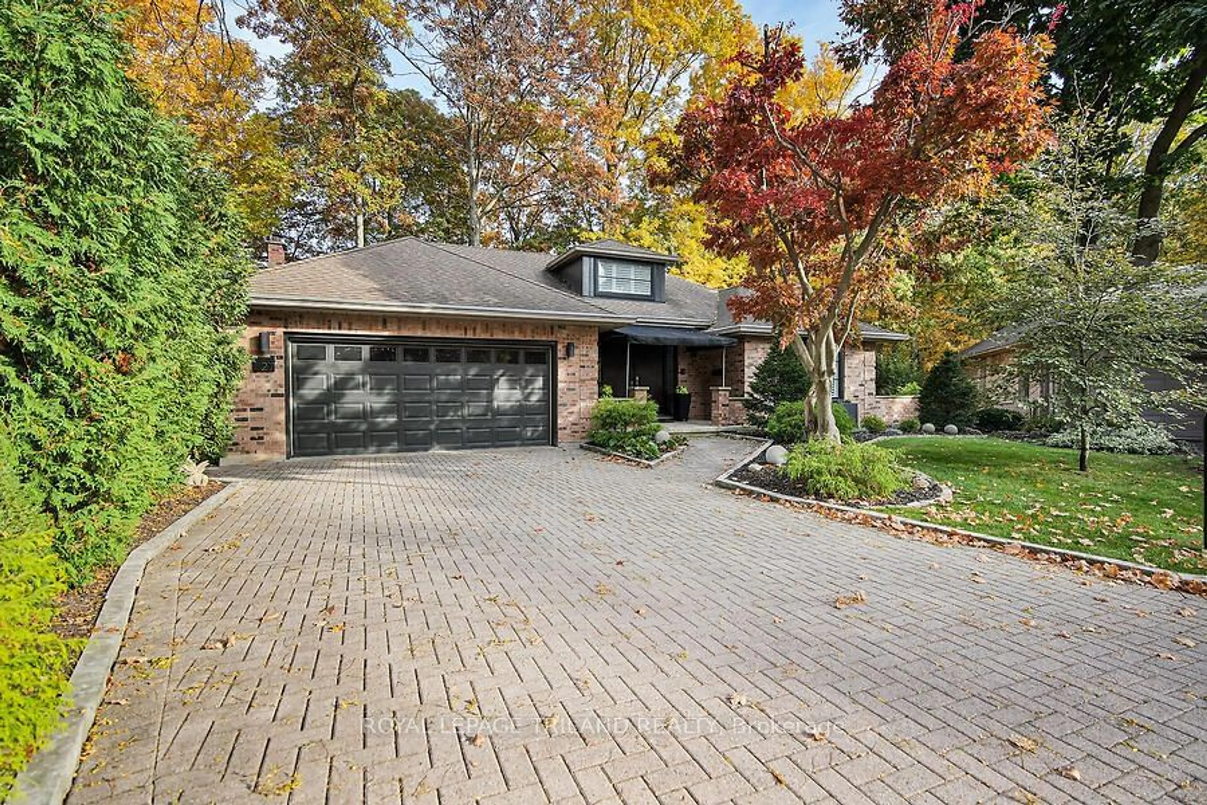 Home with brick exterior material, street for 27 Woodgate Crt, London Ontario N6K 4A4