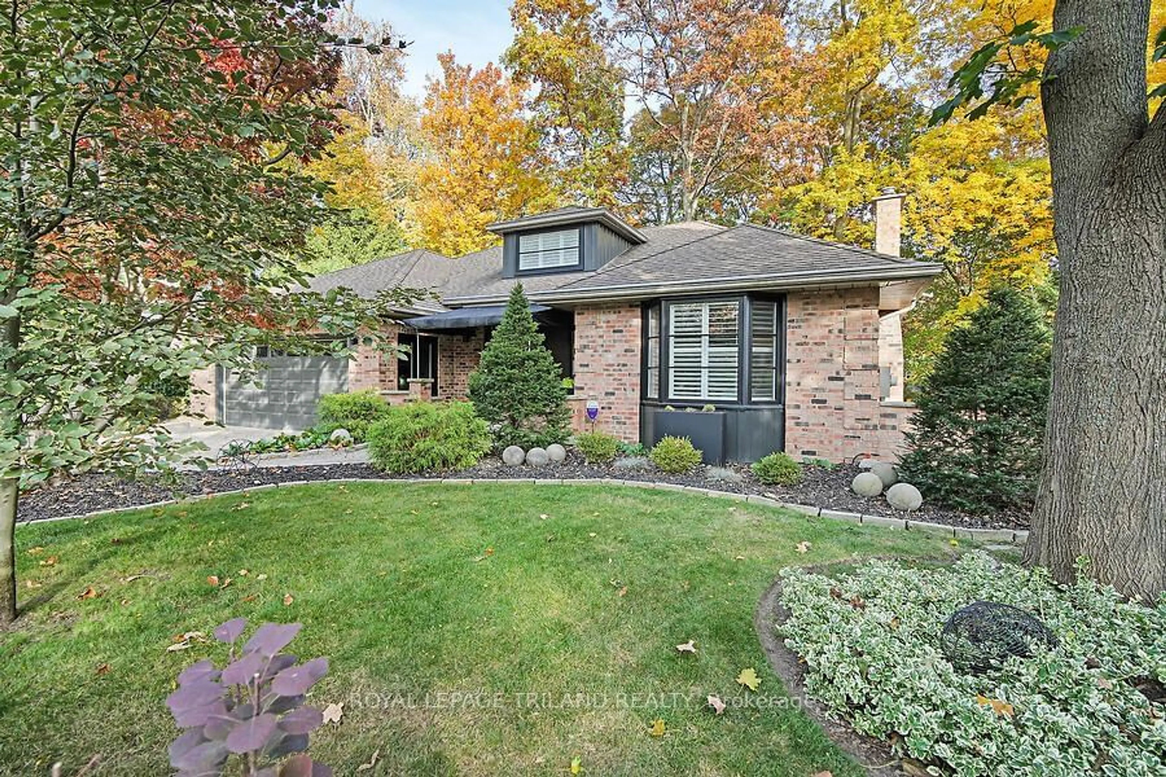 Home with brick exterior material, unknown for 27 Woodgate Crt, London Ontario N6K 4A4