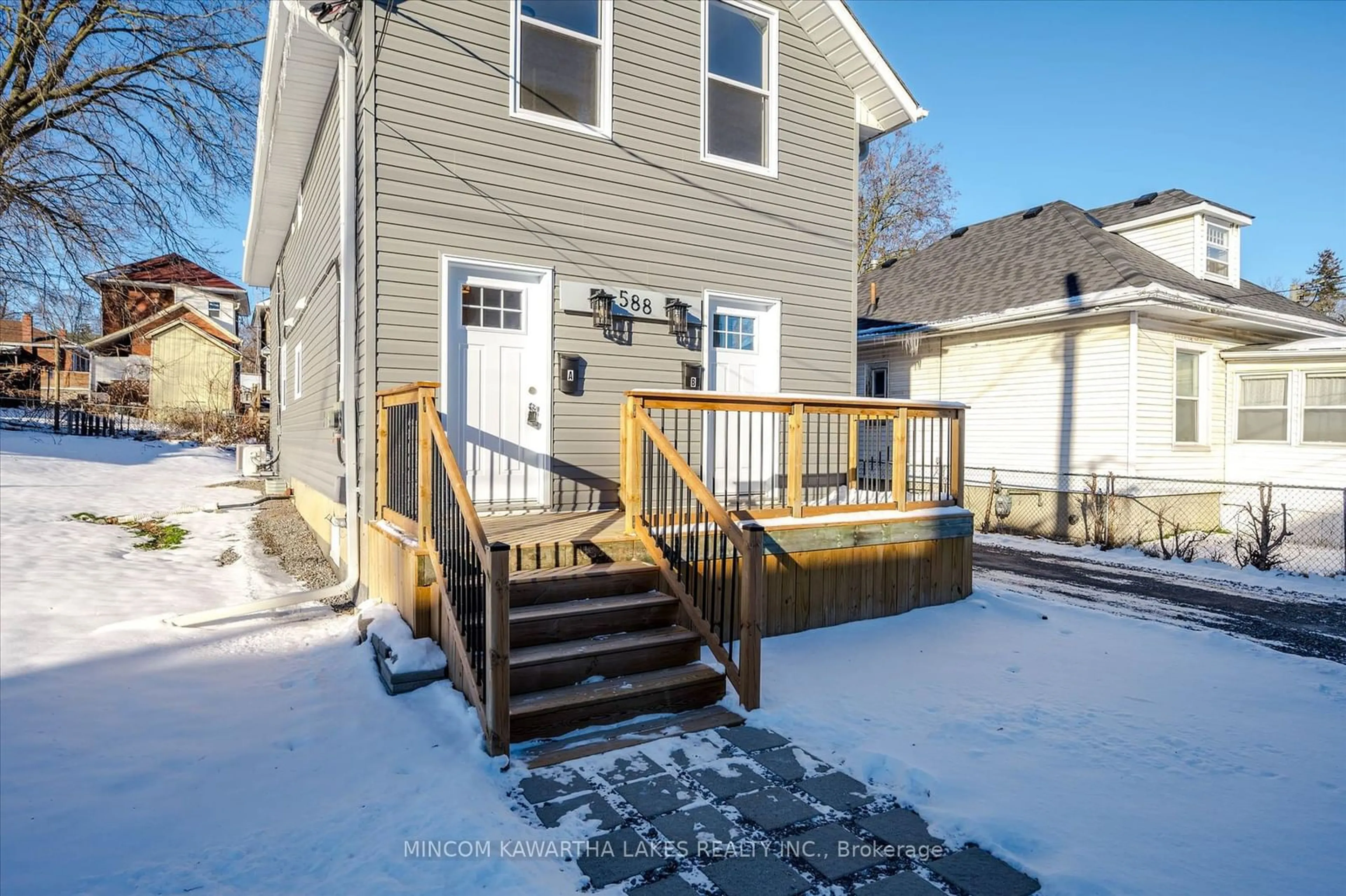 Patio, street for 588 Wolfe St, Peterborough Ontario K9J 2L8