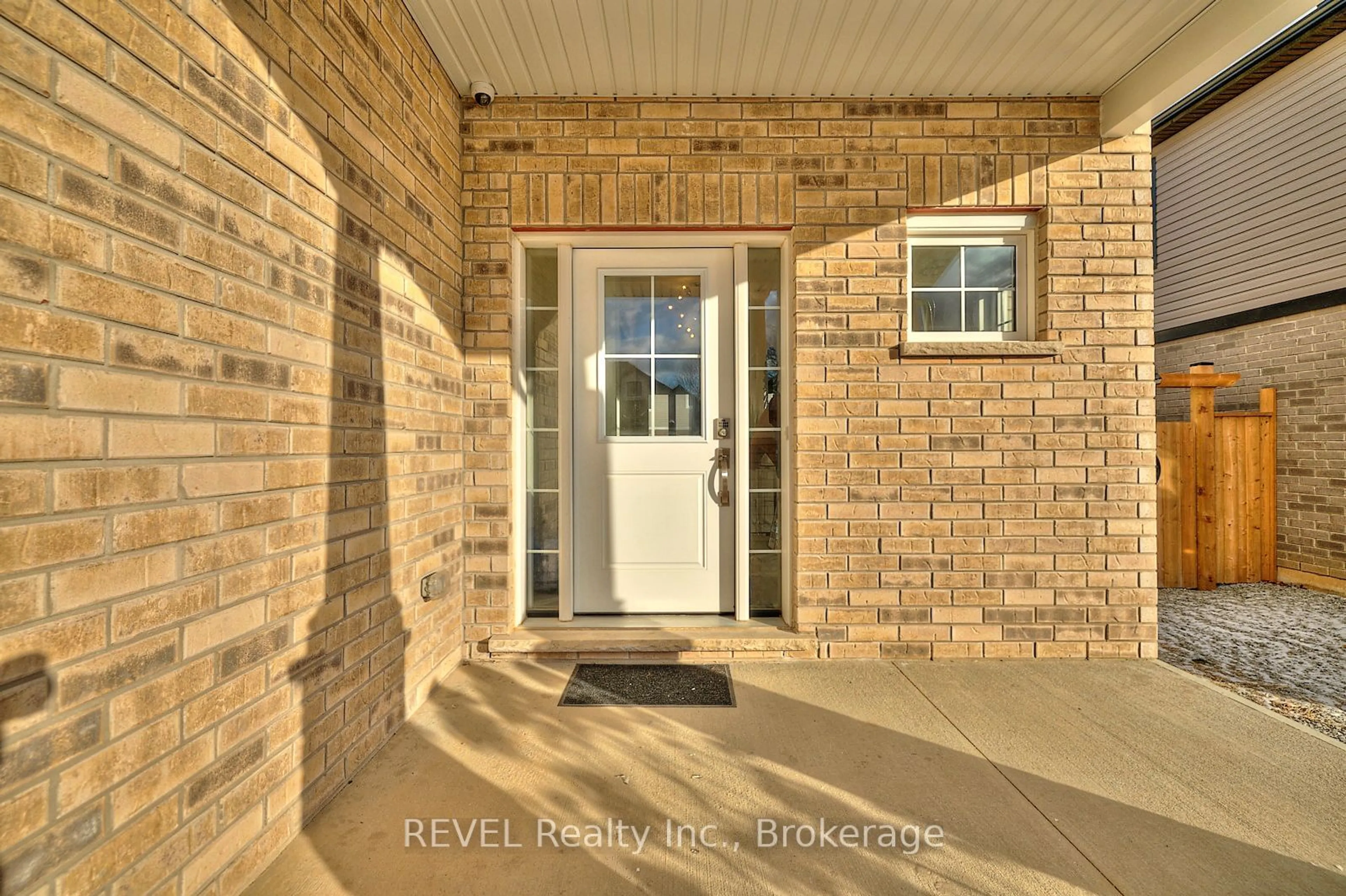 Indoor entryway for 392 Julia Dr, Welland Ontario L3C 0G7