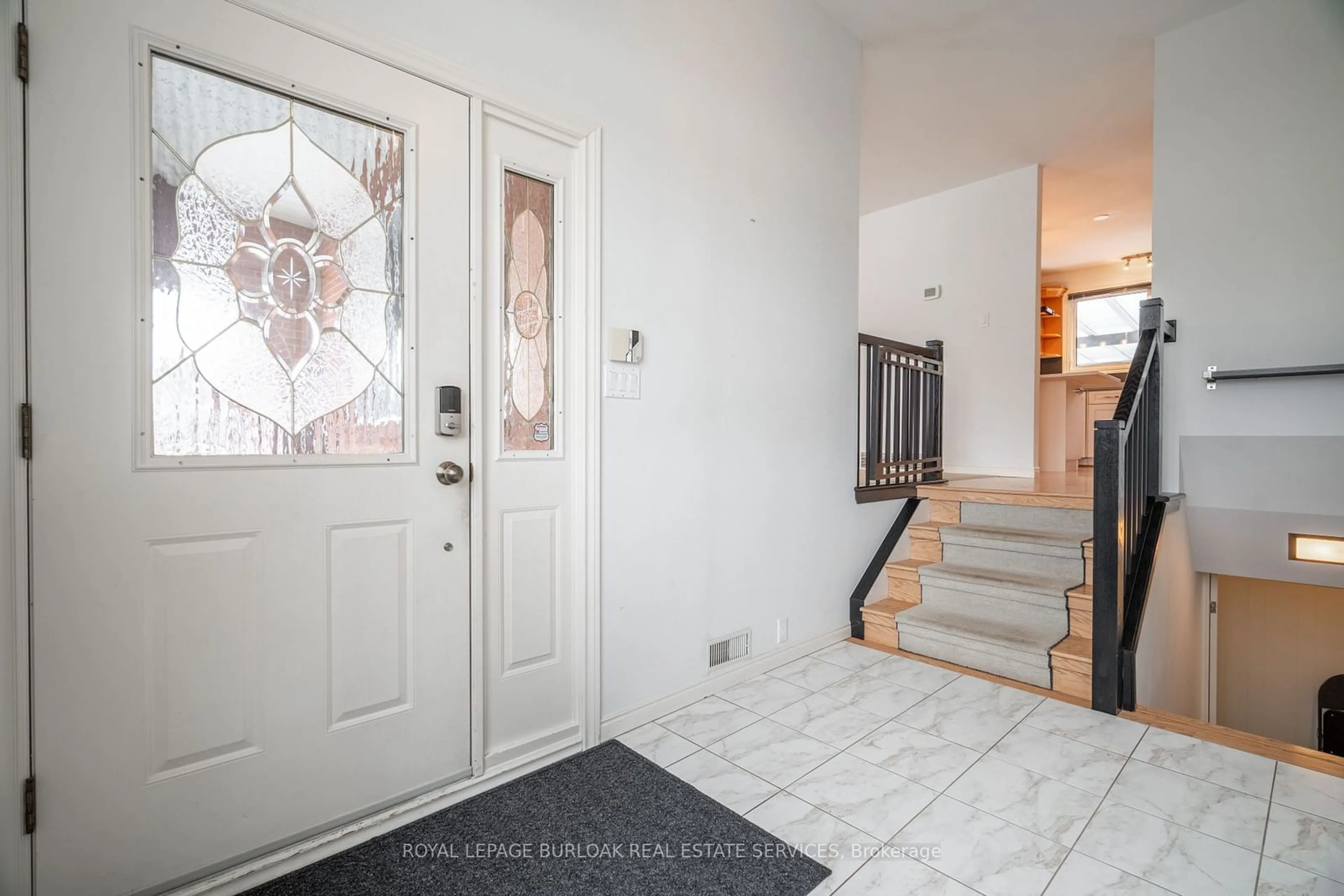 Indoor entryway for 1521 Irvine Rd, Niagara-on-the-Lake Ontario L0S 1J0