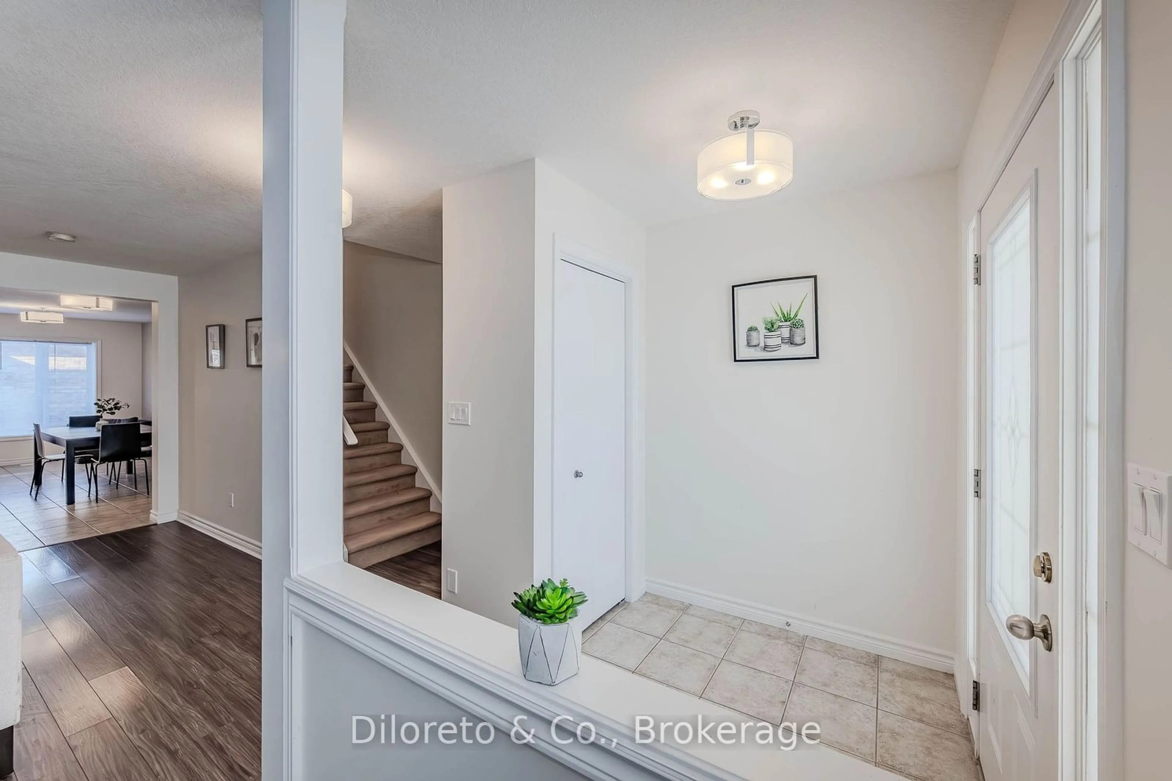 Indoor entryway for 20 SHACKLETON Dr #46, Guelph Ontario N1E 0C5