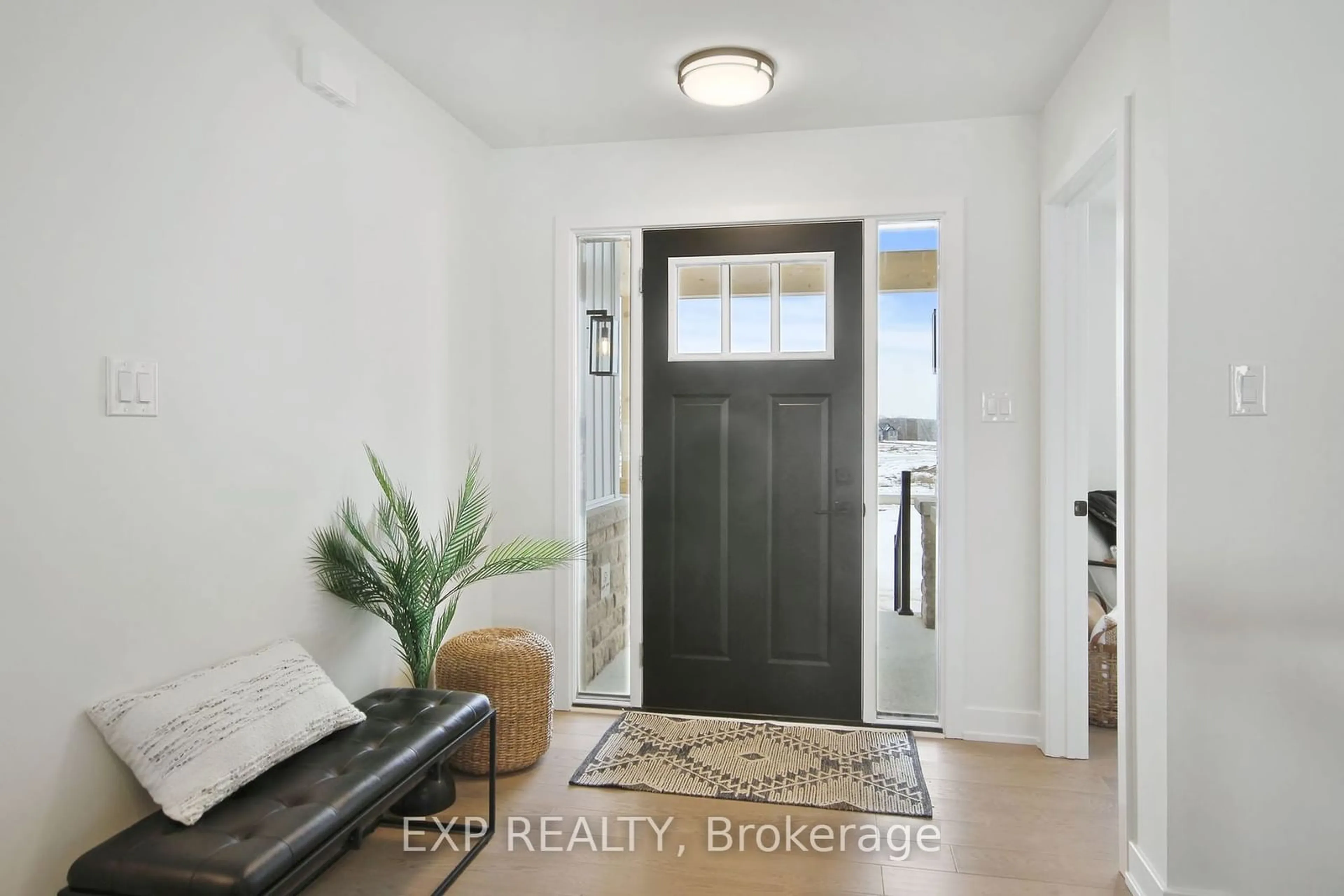 Indoor entryway for 252 TRUDEAU Cres, Russell Ontario K4R 1E5