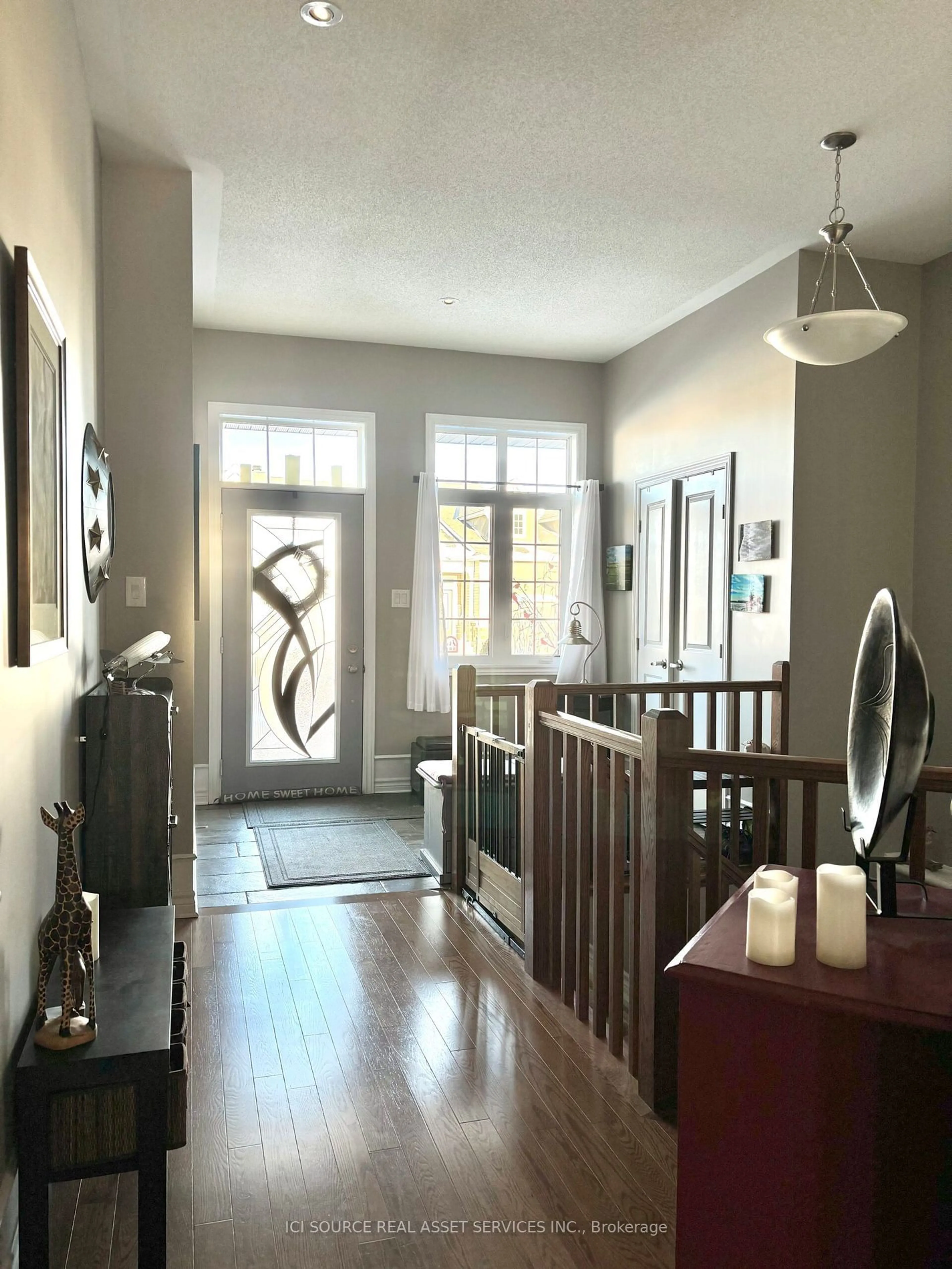 Indoor foyer for 146 Oxford St, North Grenville Ontario K0G 1J0