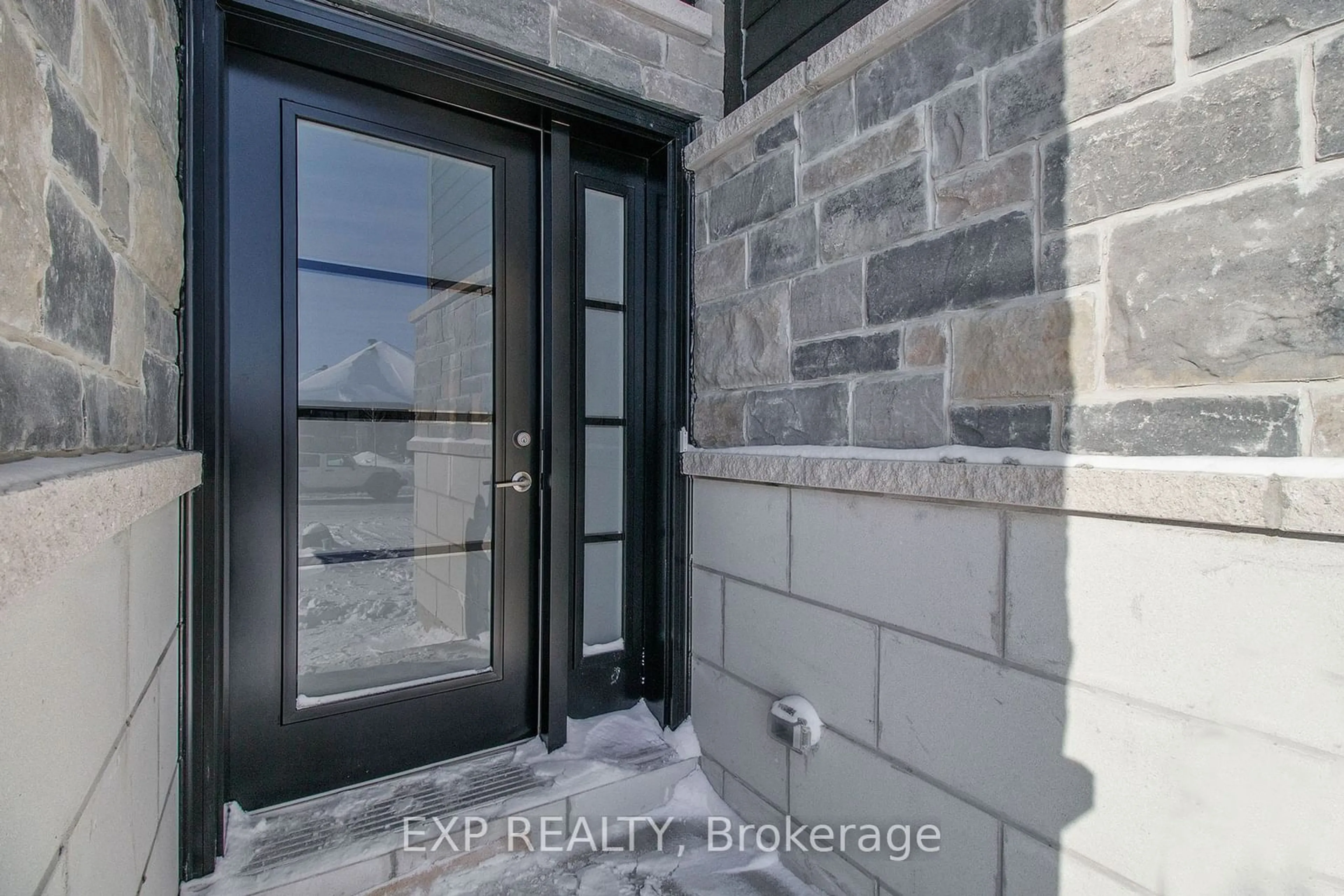 Indoor entryway for 632 Geneva Cres, Russell Ontario K0A 1W0