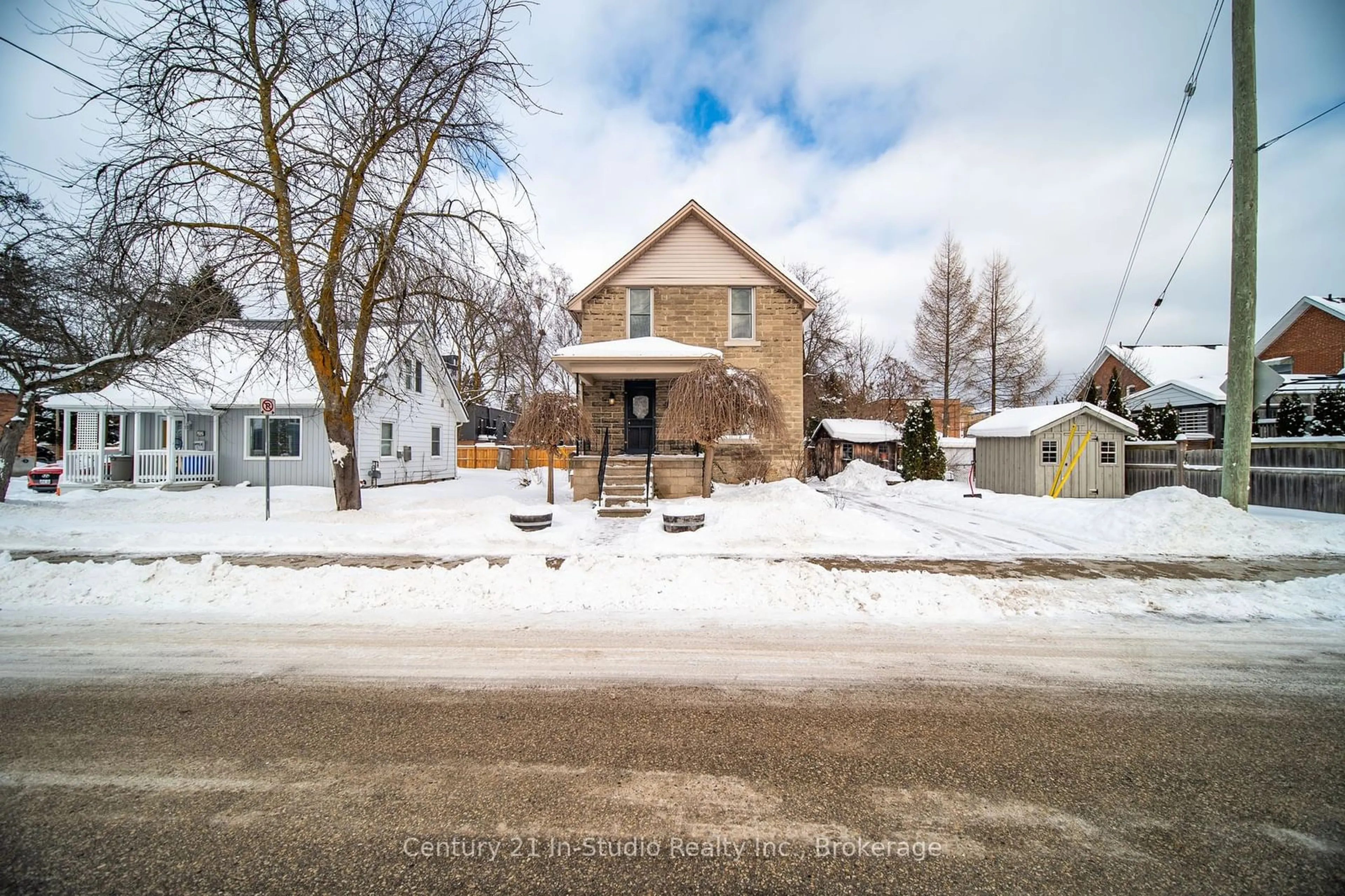 A pic from outside/outdoor area/front of a property/back of a property/a pic from drone, street for 260 13th St, Owen Sound Ontario N4K 3W6