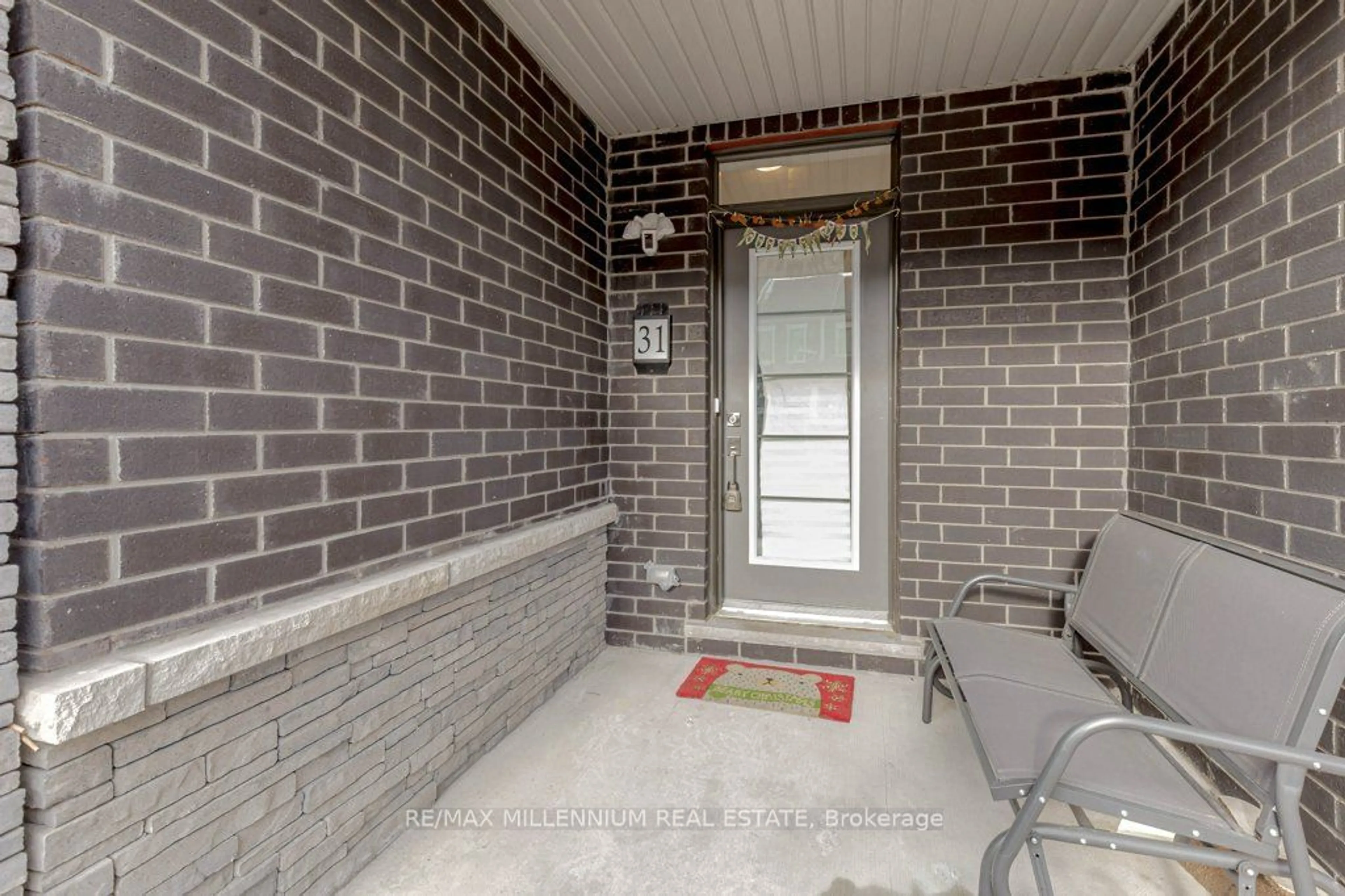 Indoor entryway for 8273 Tulip Tree Dr #31, Niagara Falls Ontario L2H 3S8