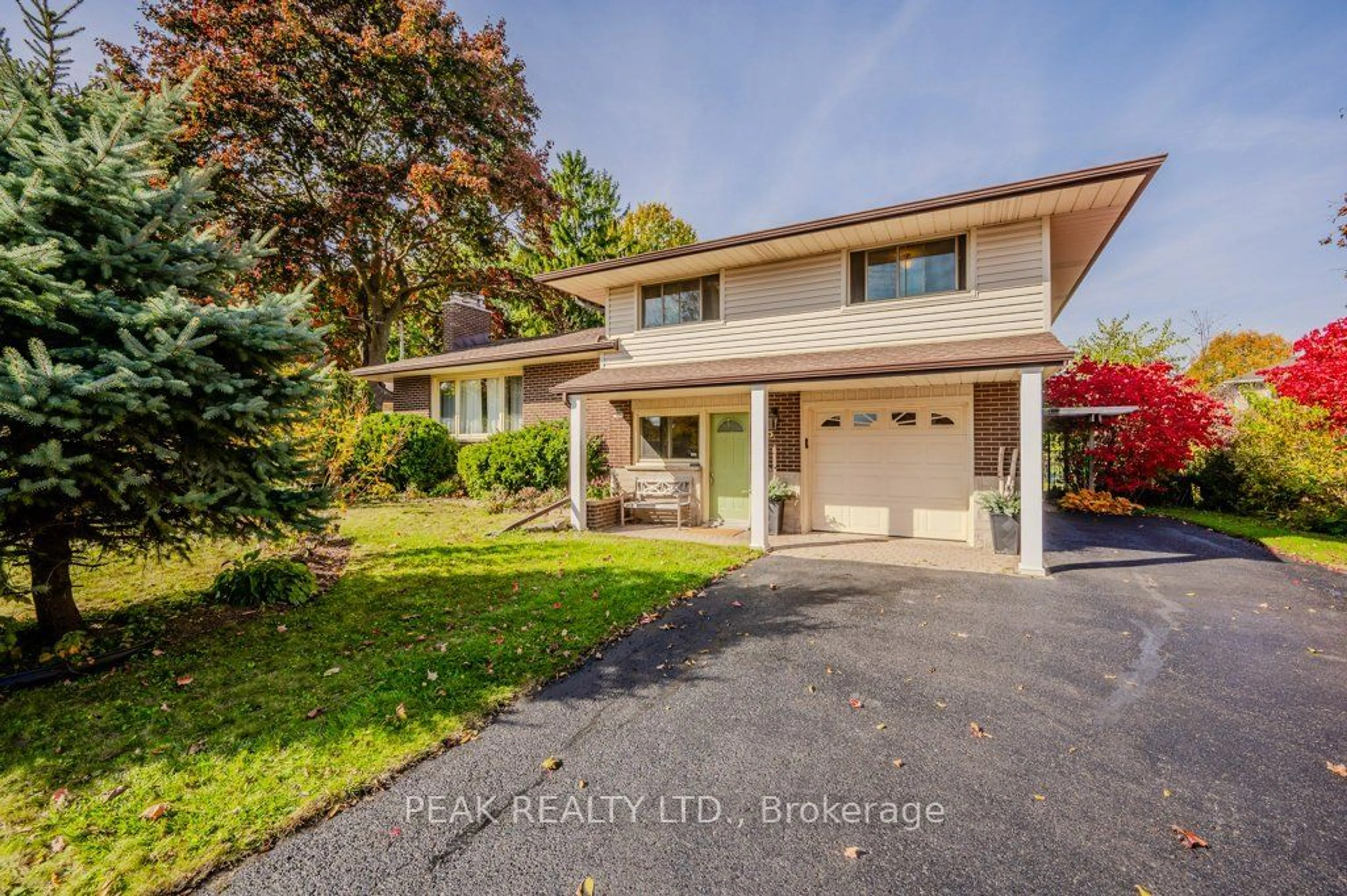 A pic from outside/outdoor area/front of a property/back of a property/a pic from drone, street for 88 Springbank Cres, Kitchener Ontario N2M 4P7