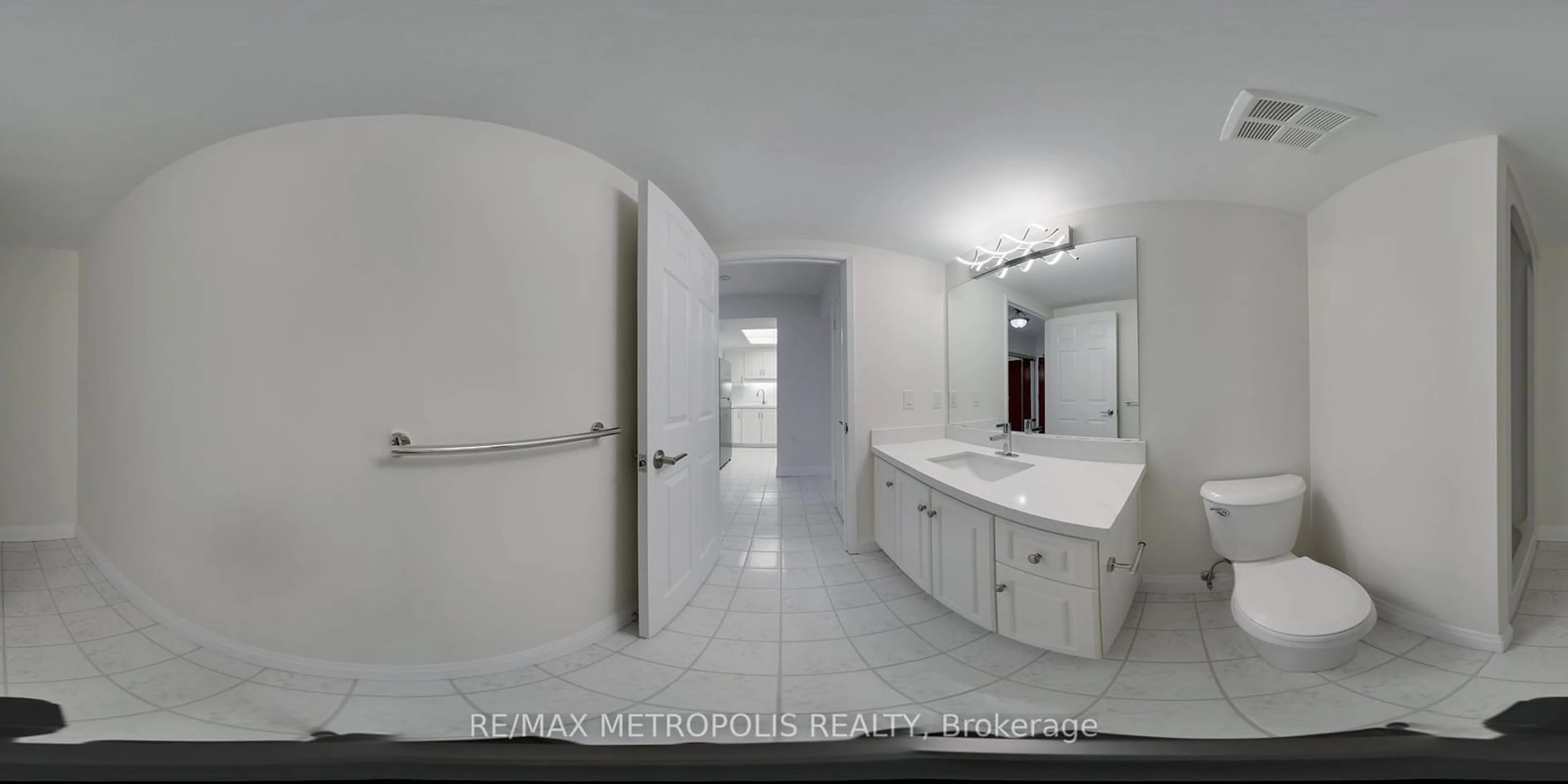 Standard bathroom, ceramic/tile floor for 405 Erb St #204, Waterloo Ontario N2L 1W7