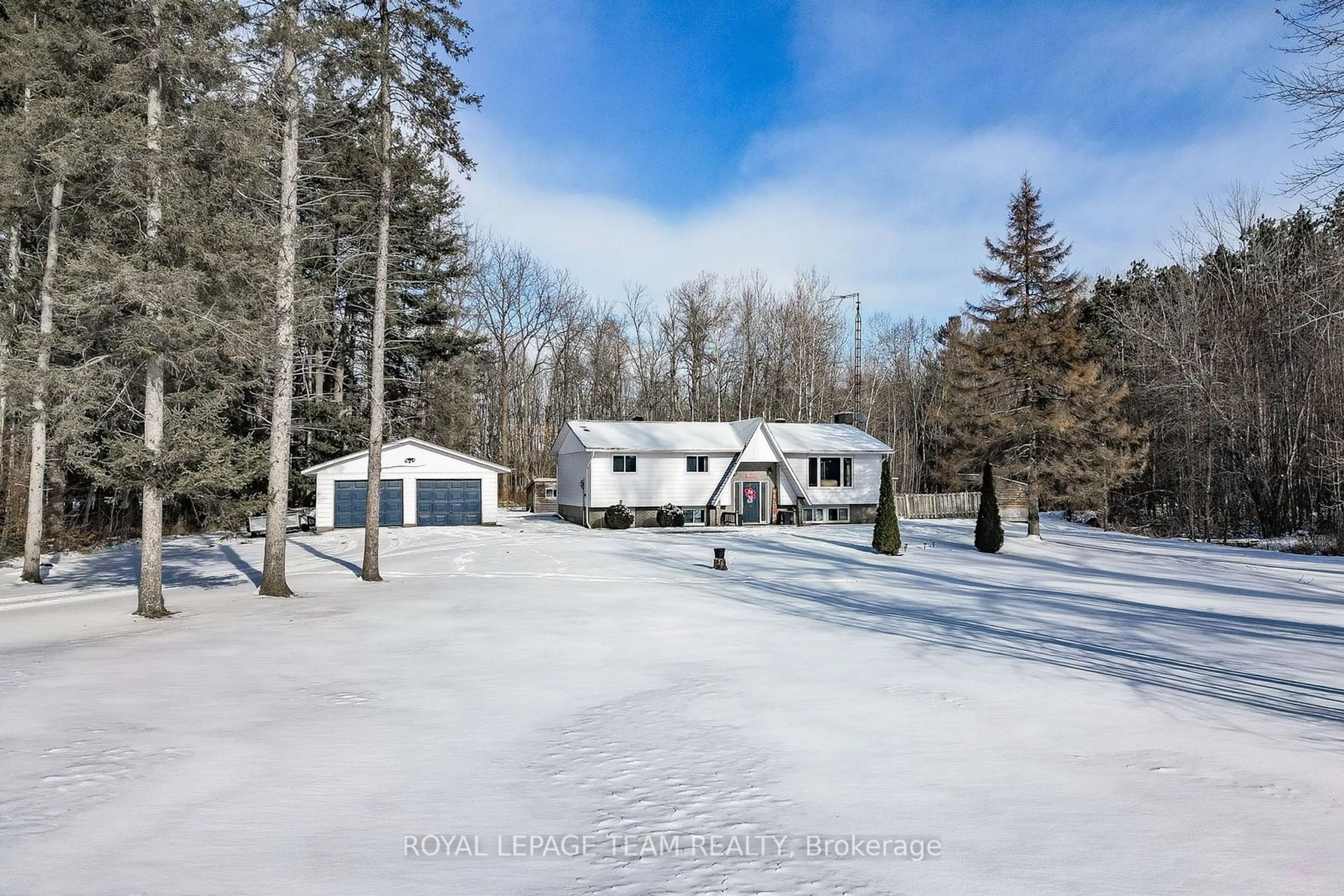 A pic from outside/outdoor area/front of a property/back of a property/a pic from drone, unknown for 4451 Carman Rd, South Dundas Ontario K0E 1C0