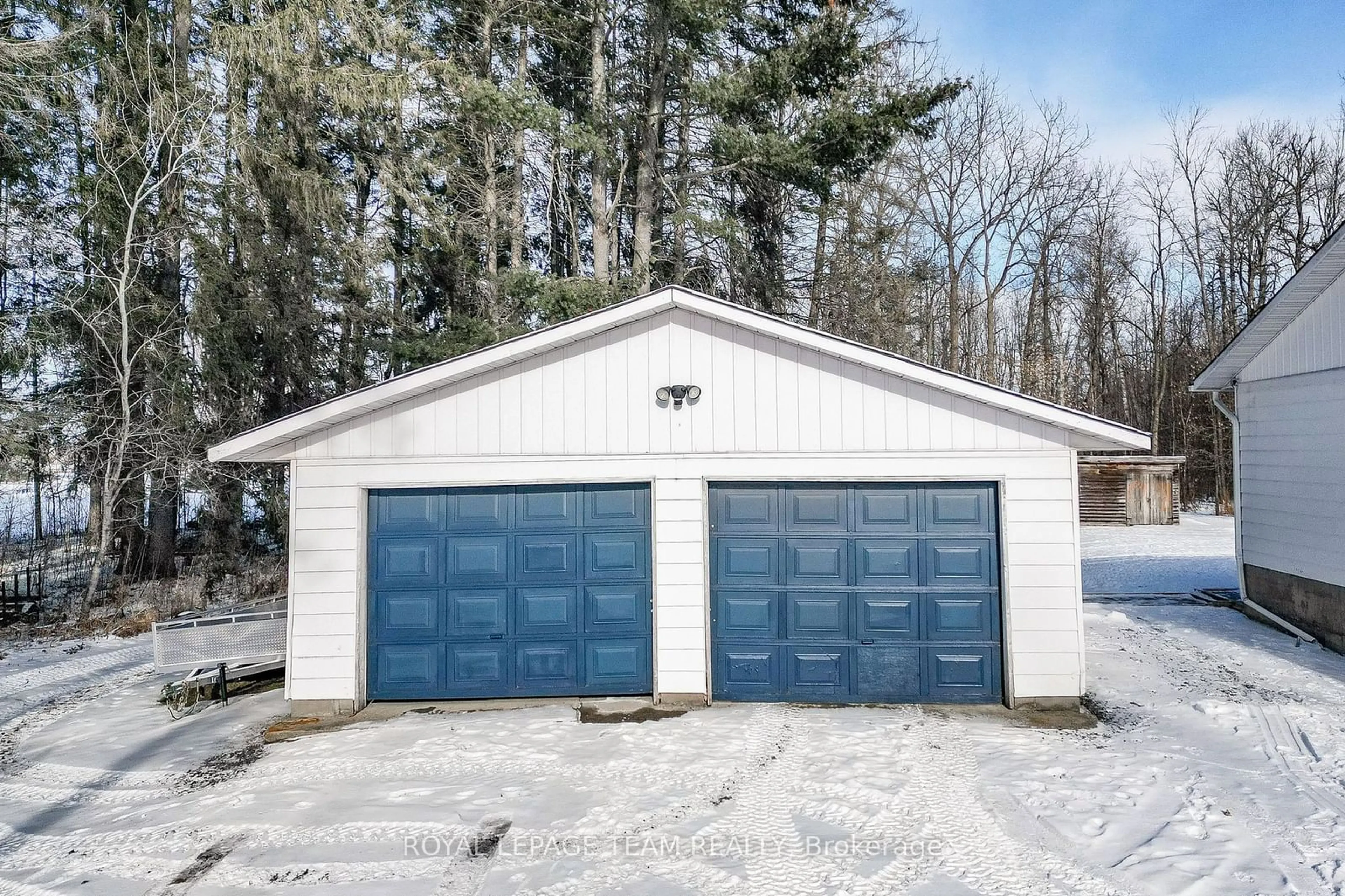 Indoor garage for 4451 Carman Rd, South Dundas Ontario K0E 1C0