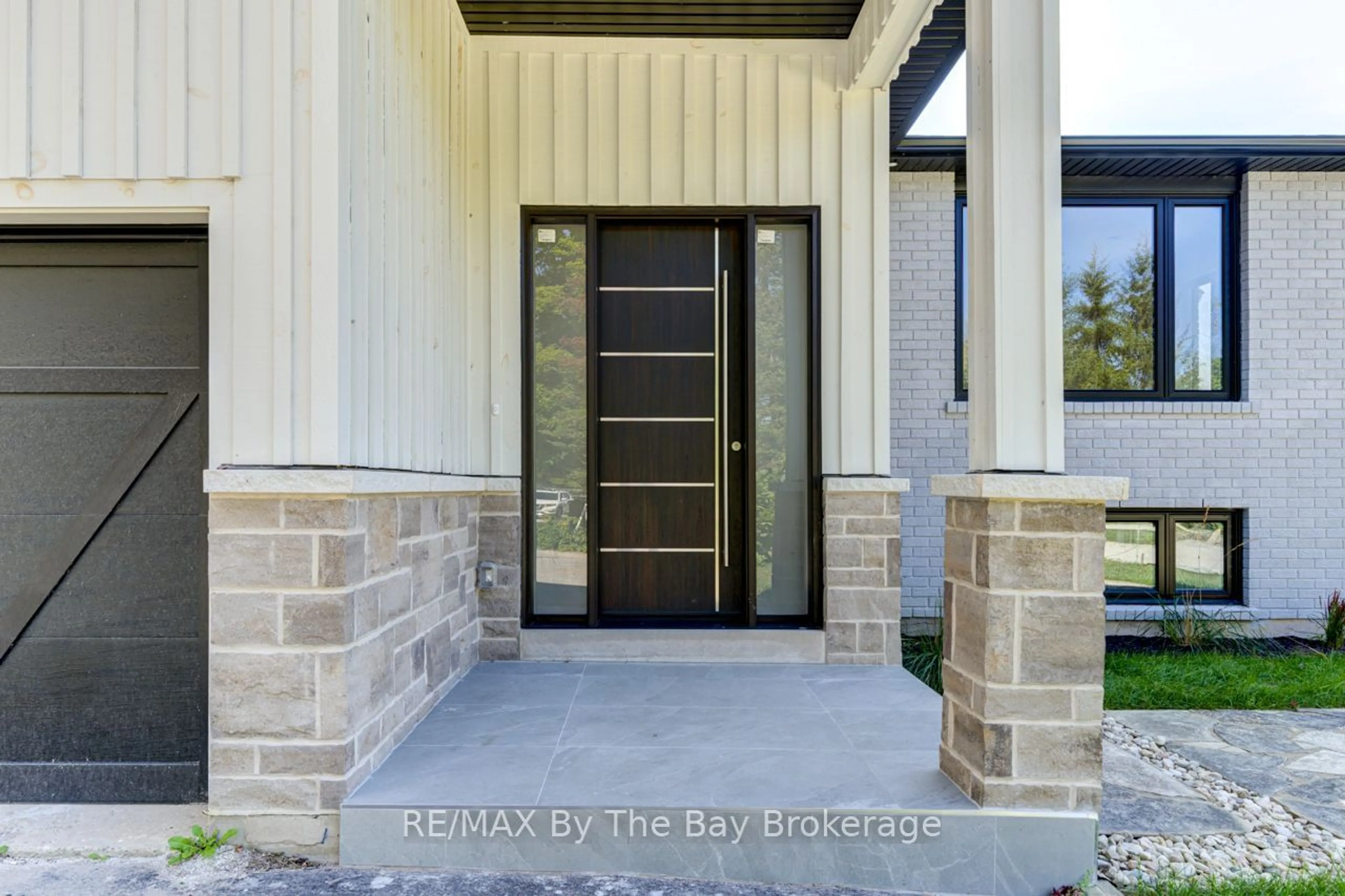 Indoor entryway for 209854 HIGHWAY 26, Blue Mountains Ontario L9Y 0L1