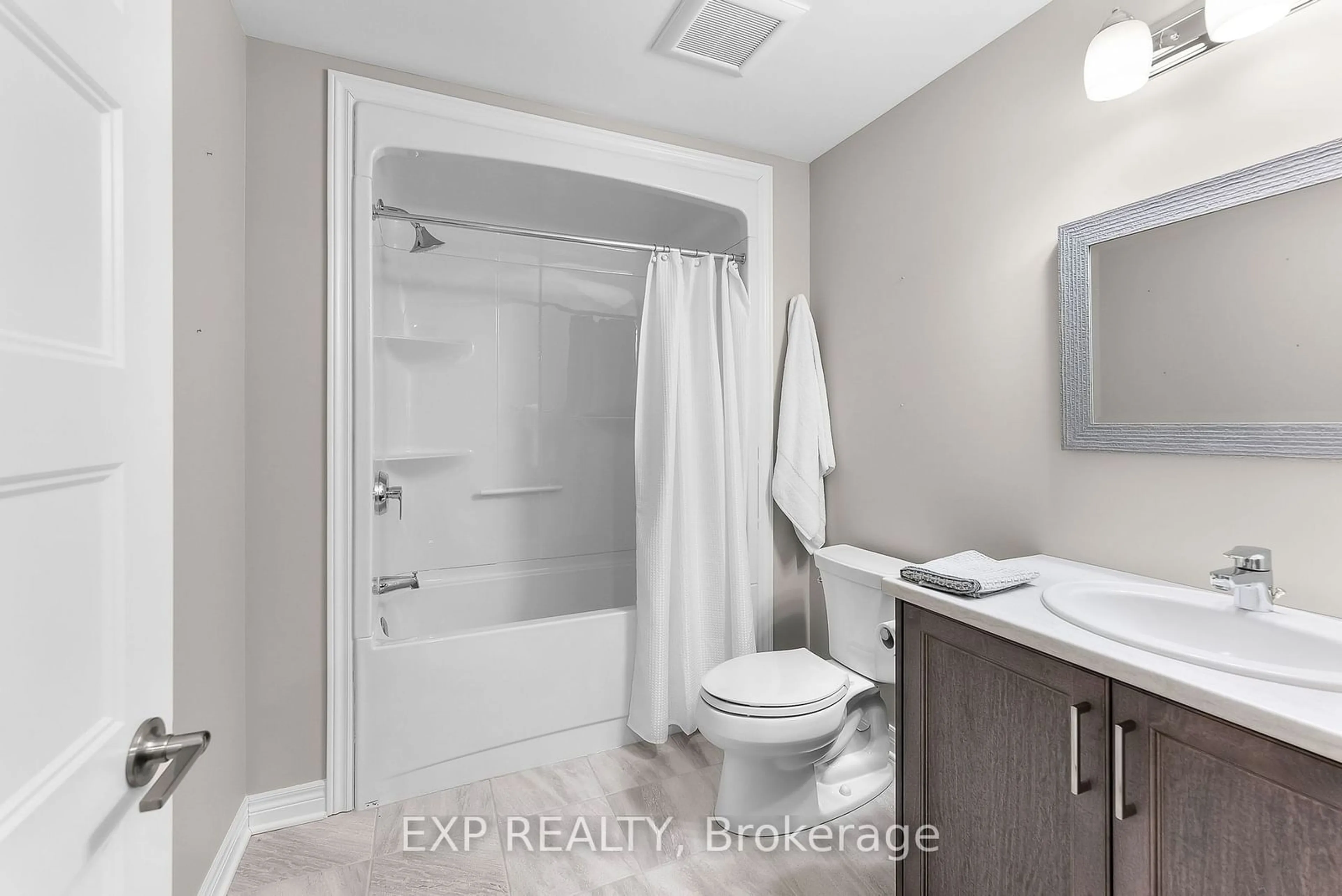 Standard bathroom, unknown for 6 EASTMAN GATEWAY, Thorold Ontario L0S 1K0