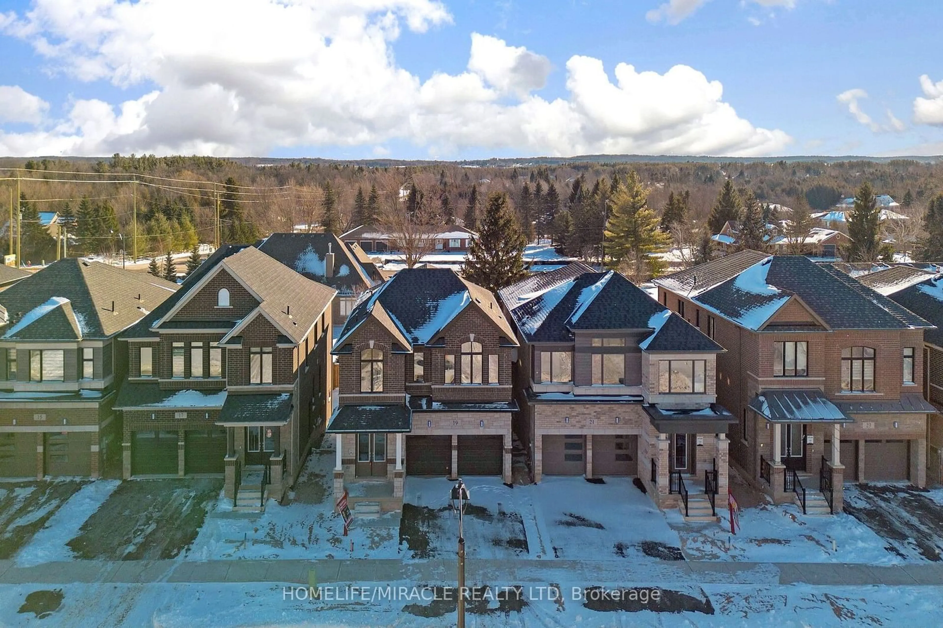 A pic from outside/outdoor area/front of a property/back of a property/a pic from drone, unknown for 19 Tyler Ave, Erin Ontario N0B 1T0