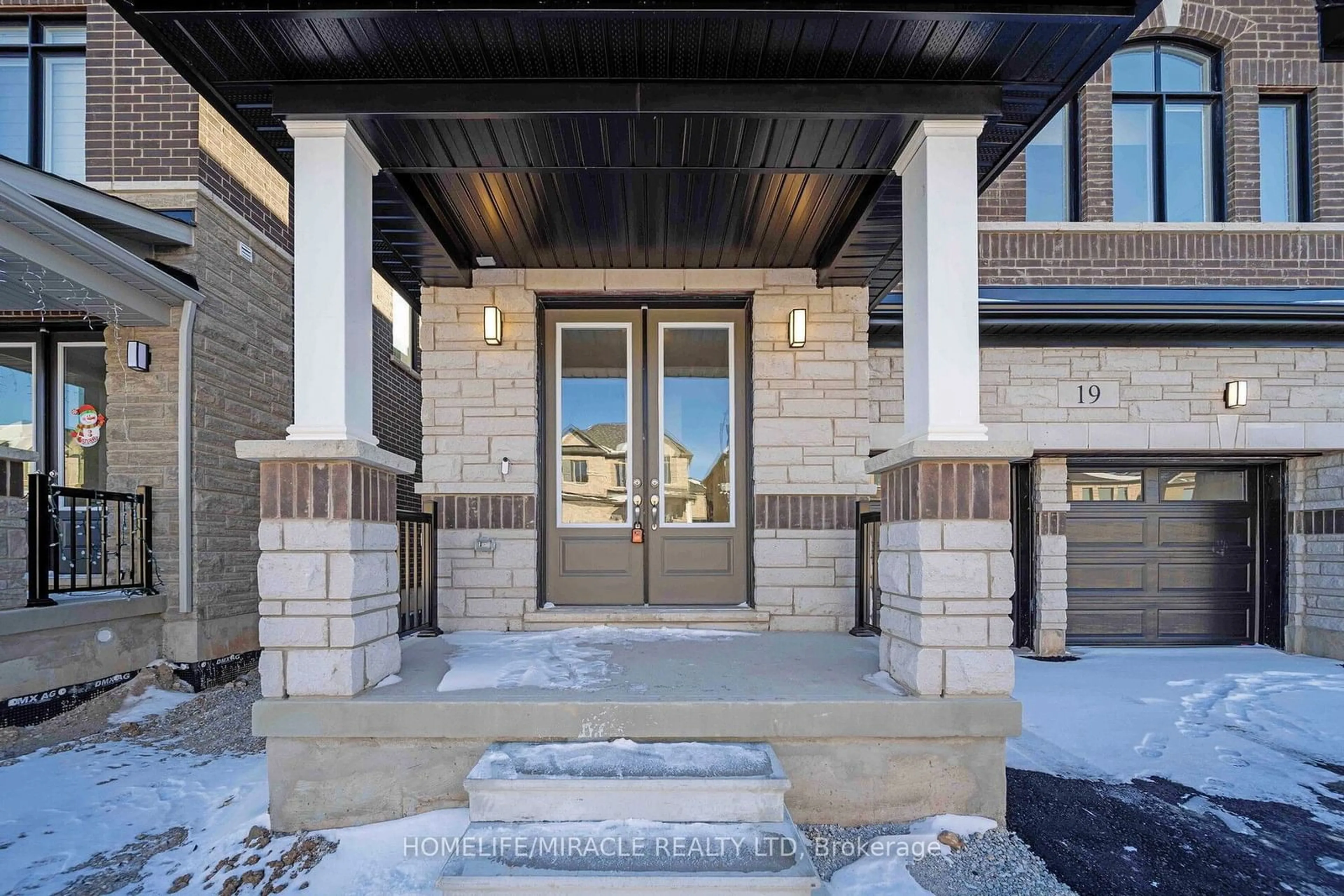 Indoor entryway for 19 Tyler Ave, Erin Ontario N0B 1T0