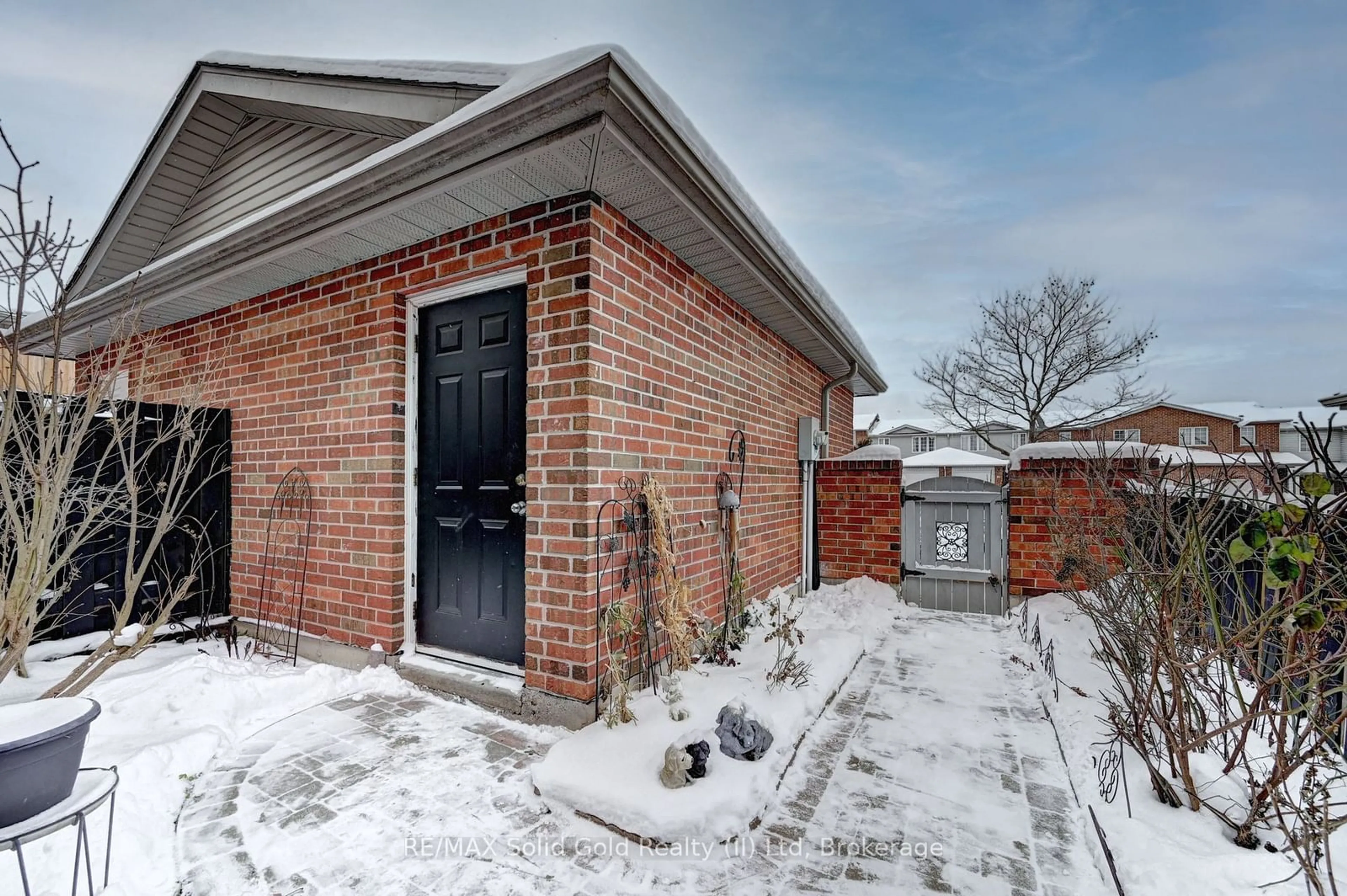 Home with brick exterior material, street for 85 Ralgreen Cres, Kitchener Ontario N2M 1V1