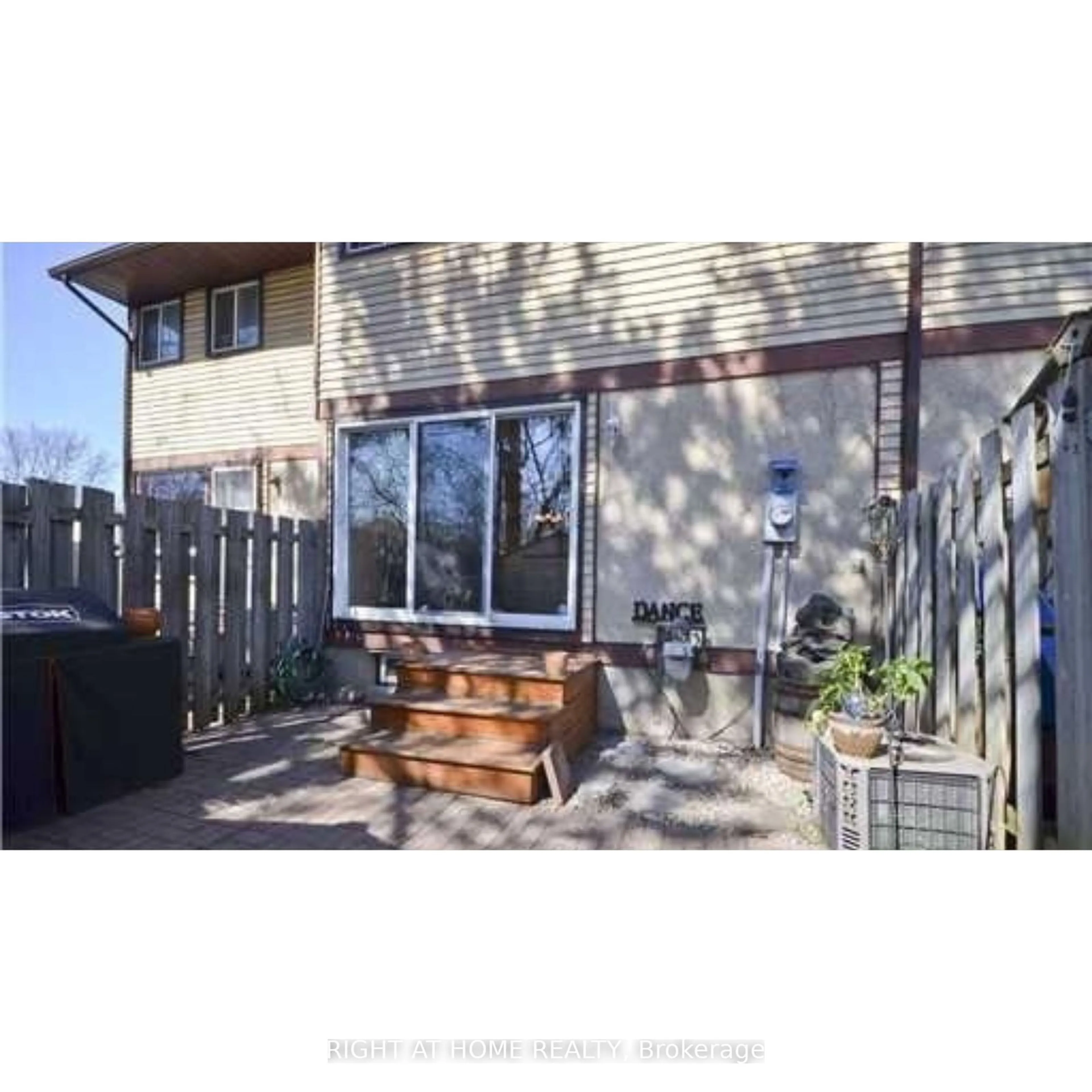 Patio, street for 1566 Feather Lane, Blossom Park - Airport and Area Ontario K1T 1V4