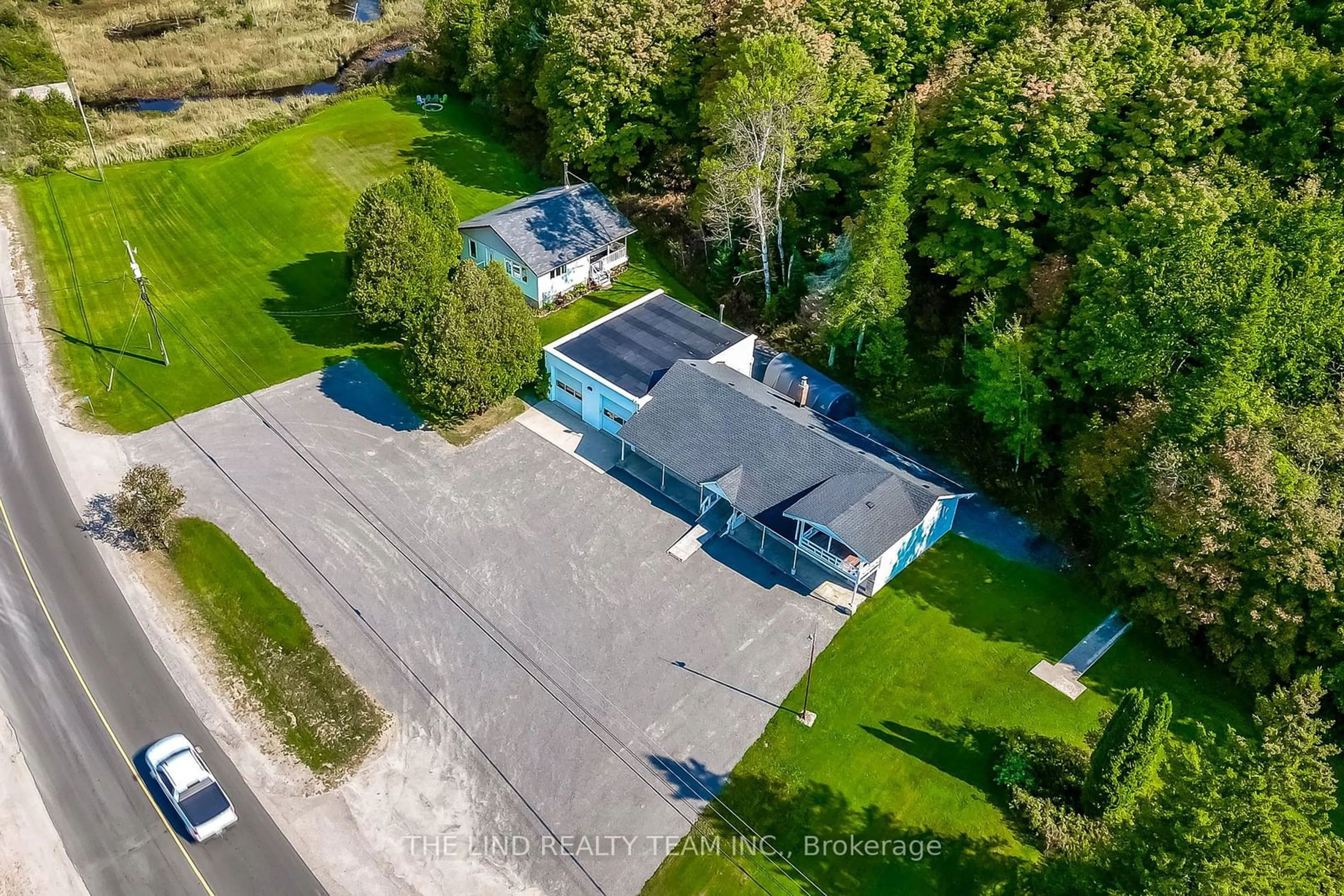 A pic from outside/outdoor area/front of a property/back of a property/a pic from drone, street for 949 Raymond Rd, Muskoka Lakes Ontario P0B 1M0