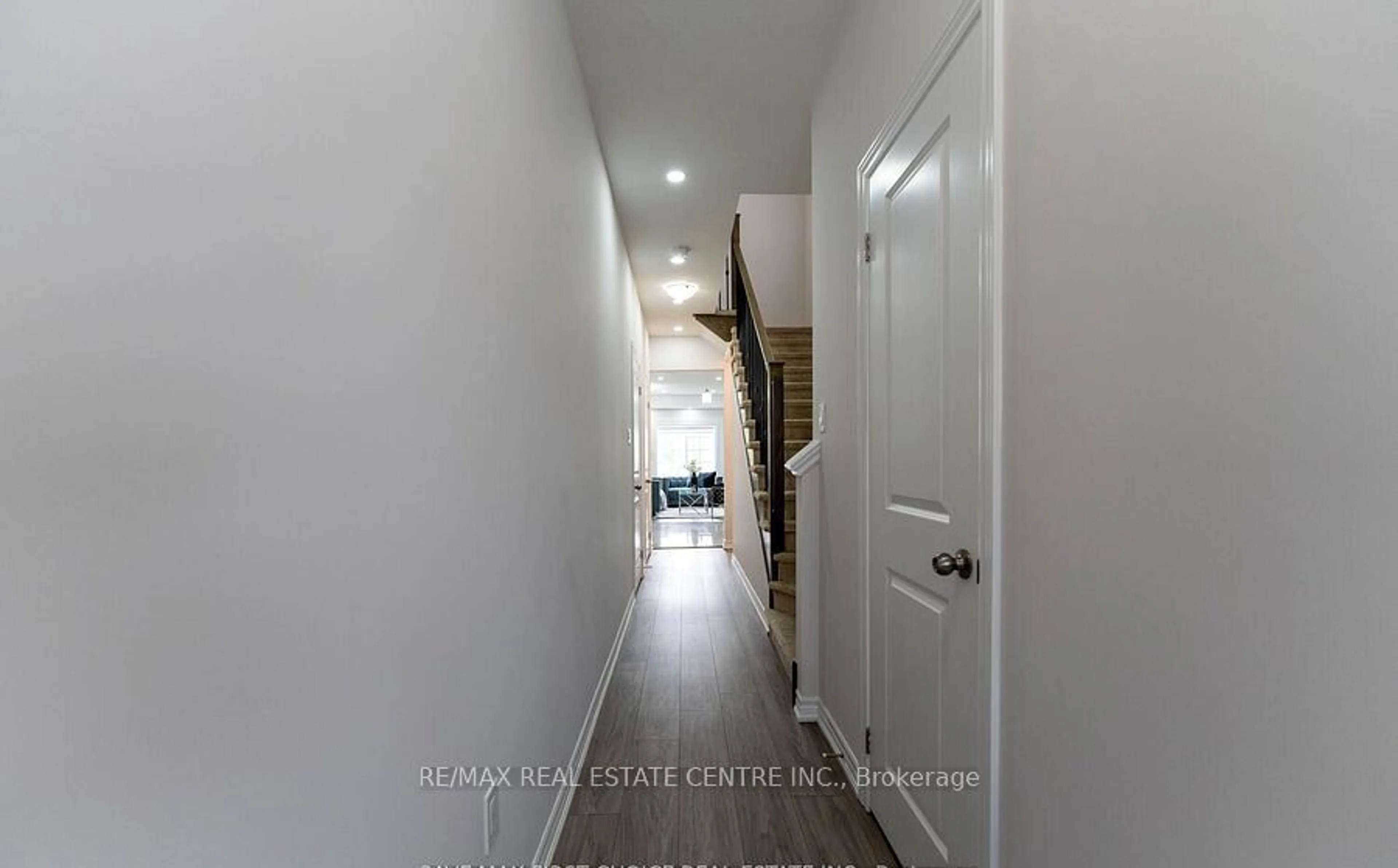 Indoor entryway for 19 Elsegood Dr, Guelph Ontario N1L 0R6