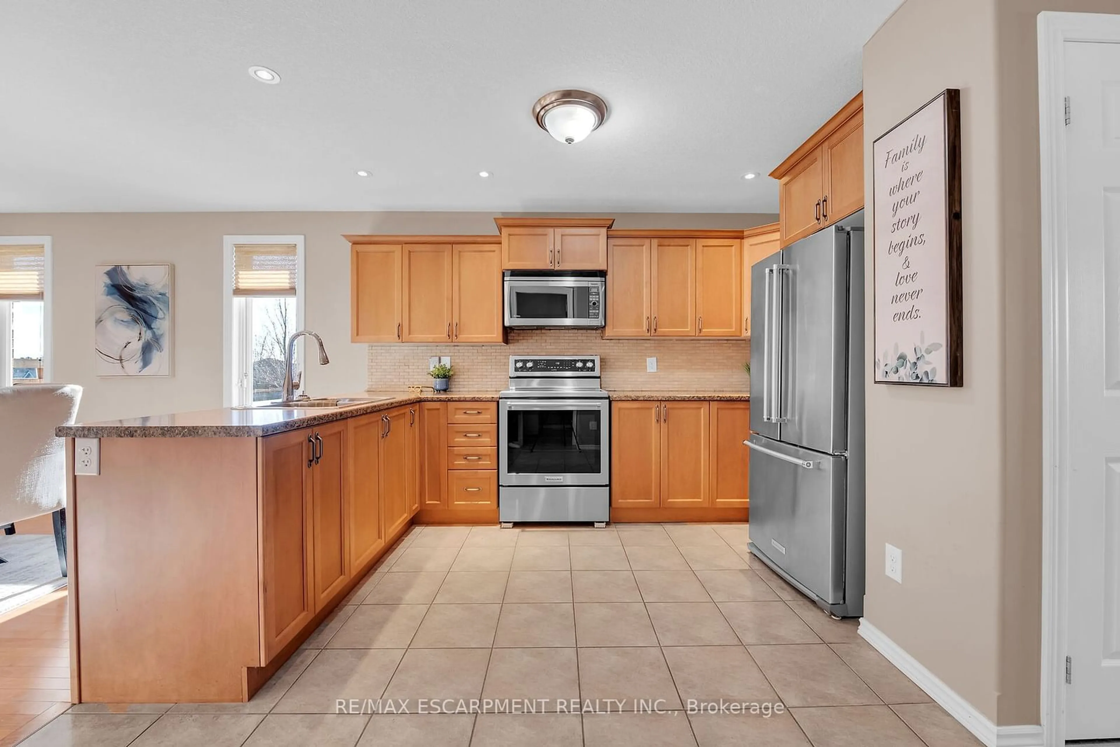 Standard kitchen, ceramic/tile floor for 29 MILLCROFT Dr, Norfolk Ontario N3Y 0B1