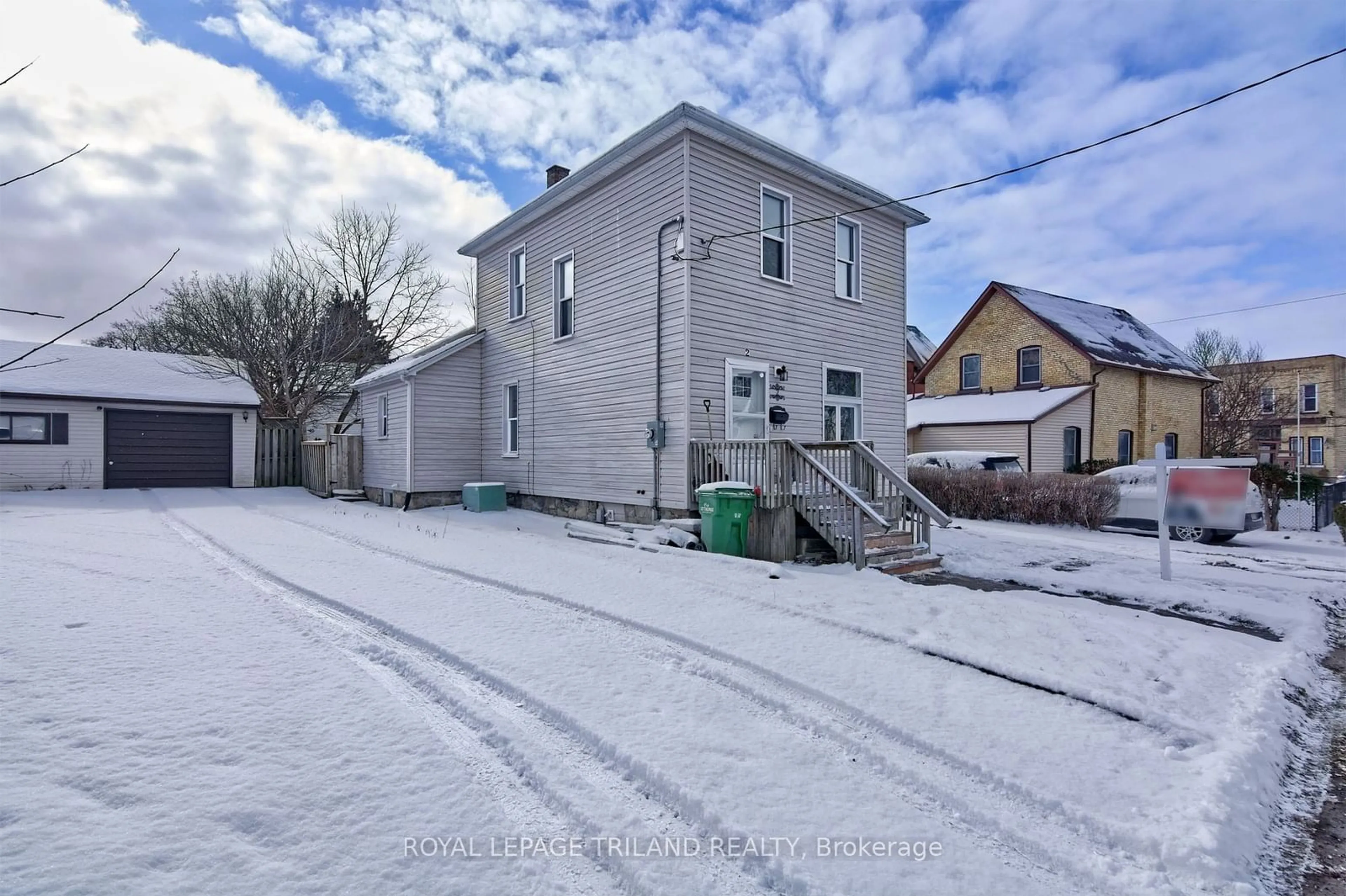 A pic from outside/outdoor area/front of a property/back of a property/a pic from drone, street for 2 Meda St, St. Thomas Ontario N5P 1W5