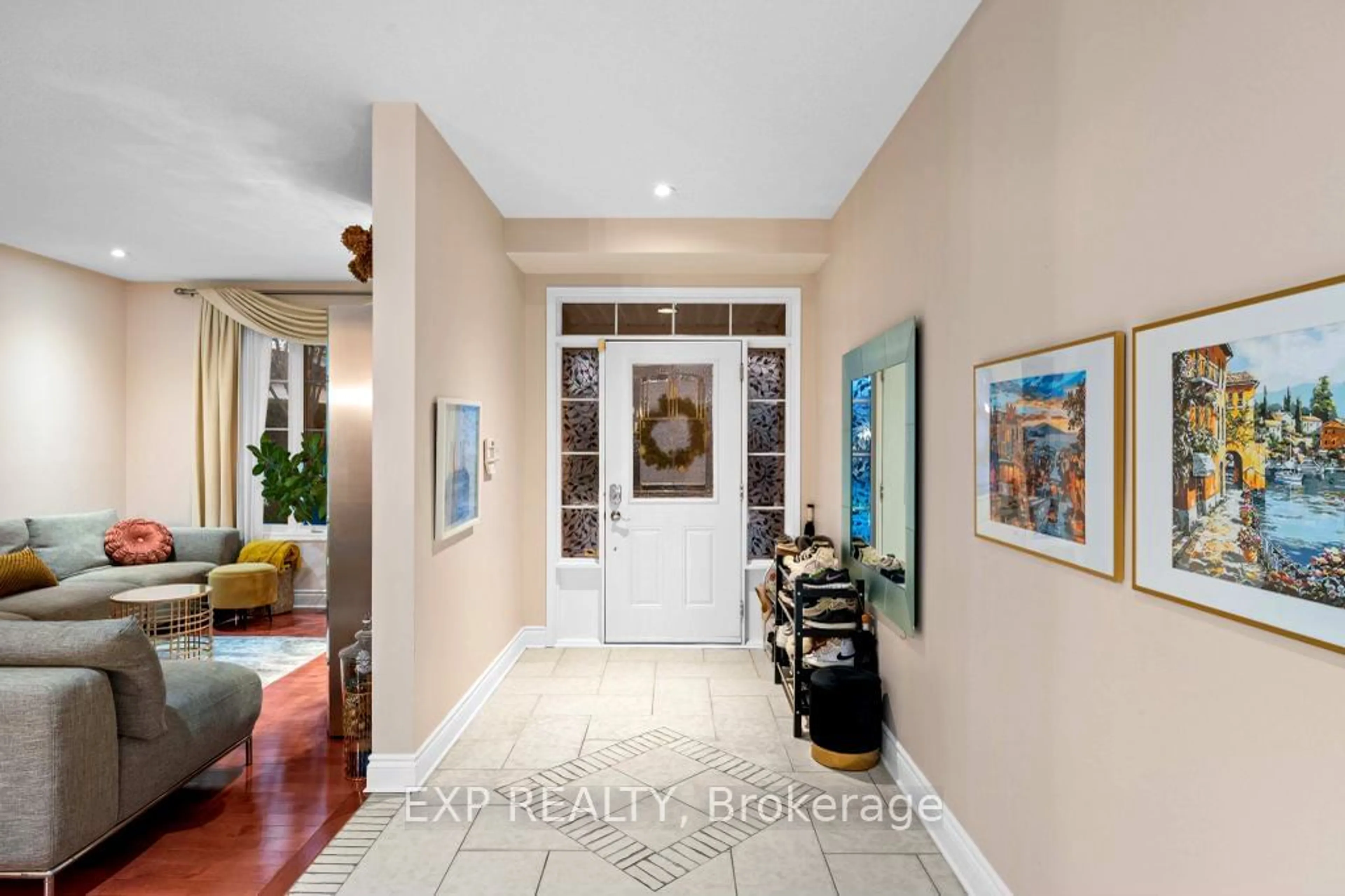 Indoor entryway for 33 Valencia St, Barrhaven Ontario K2G 6T1