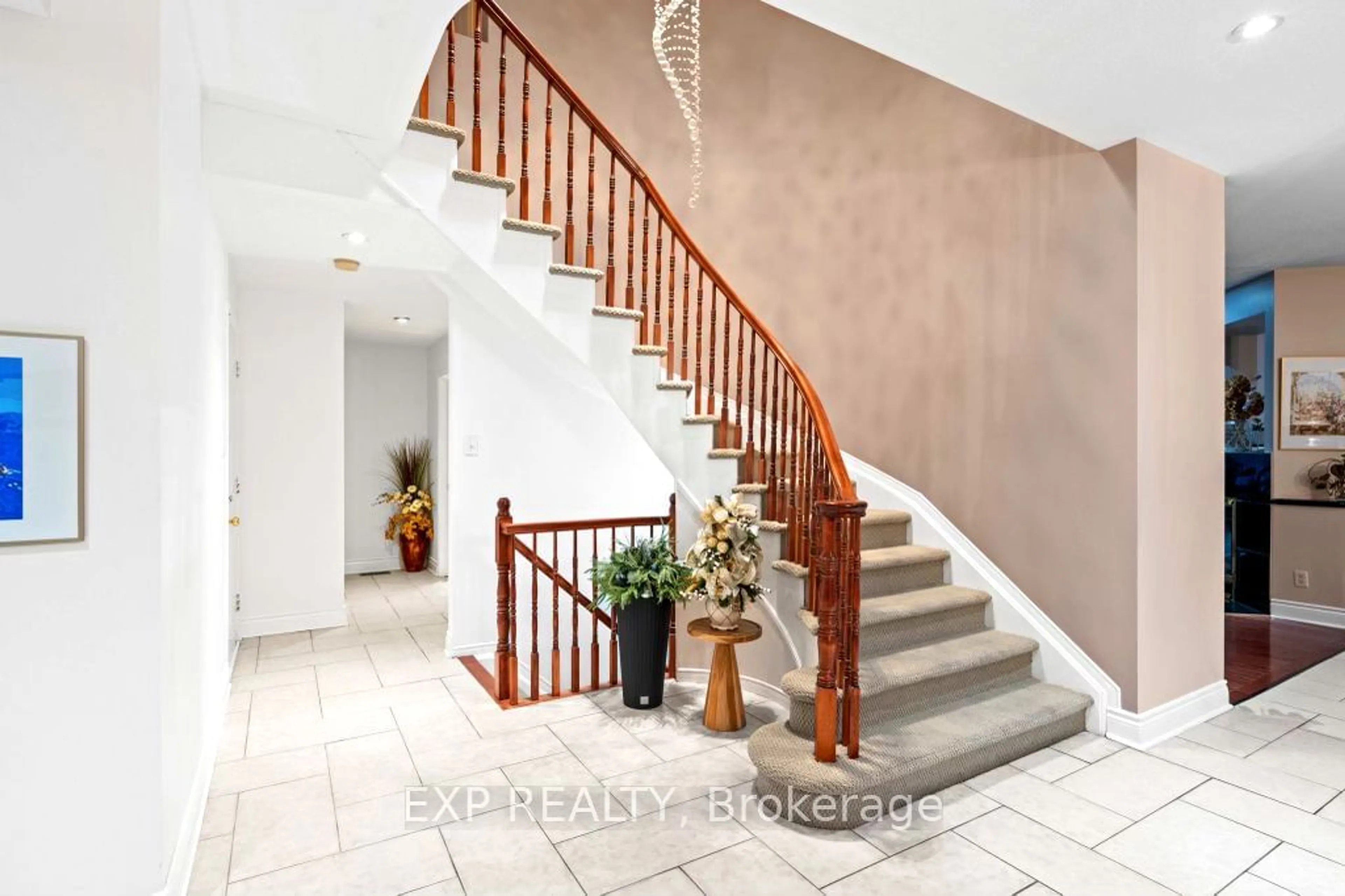 Indoor foyer for 33 Valencia St, Barrhaven Ontario K2G 6T1