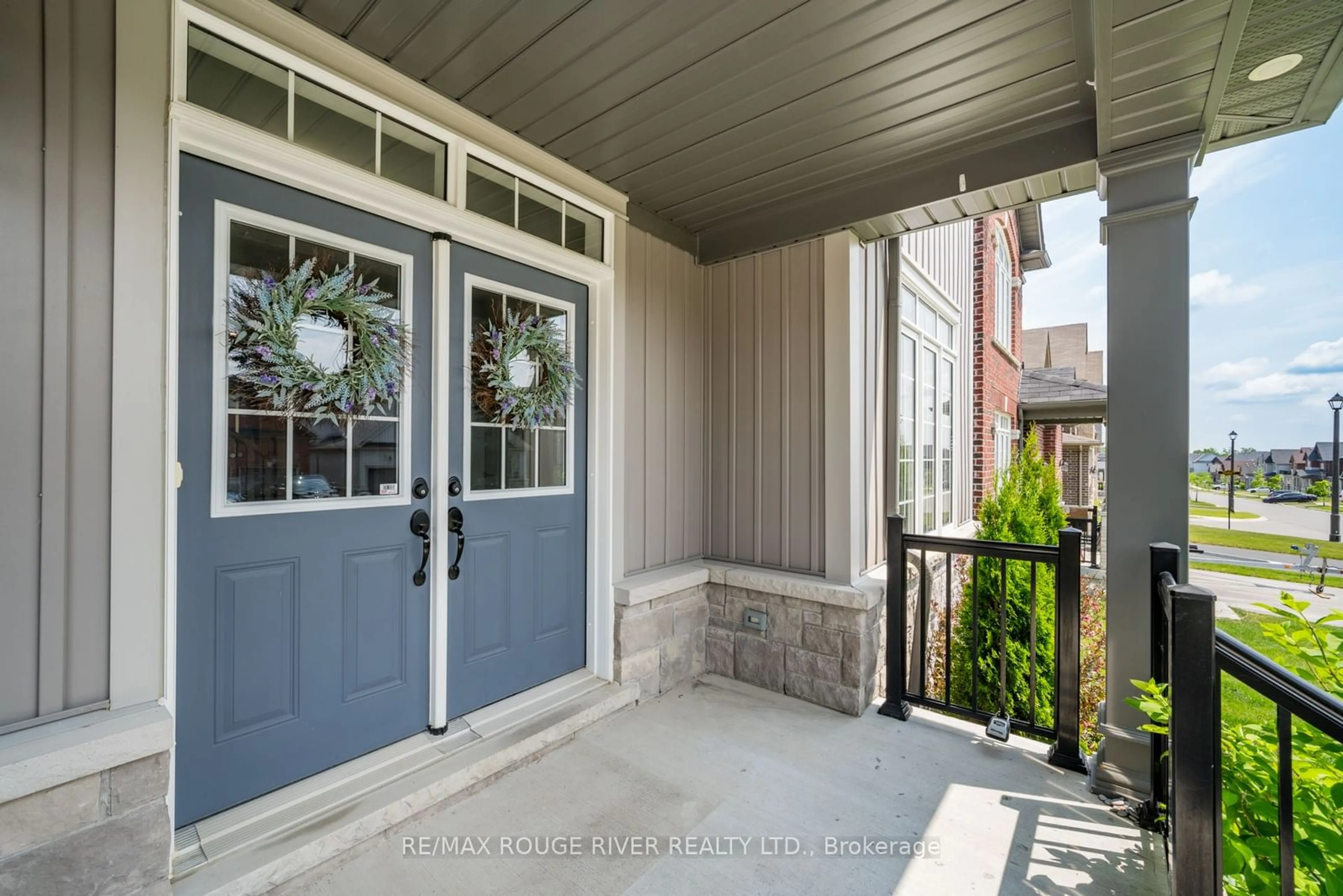 Indoor entryway for 120 Highlands Blvd, Cavan Monaghan Ontario L0A 1G0