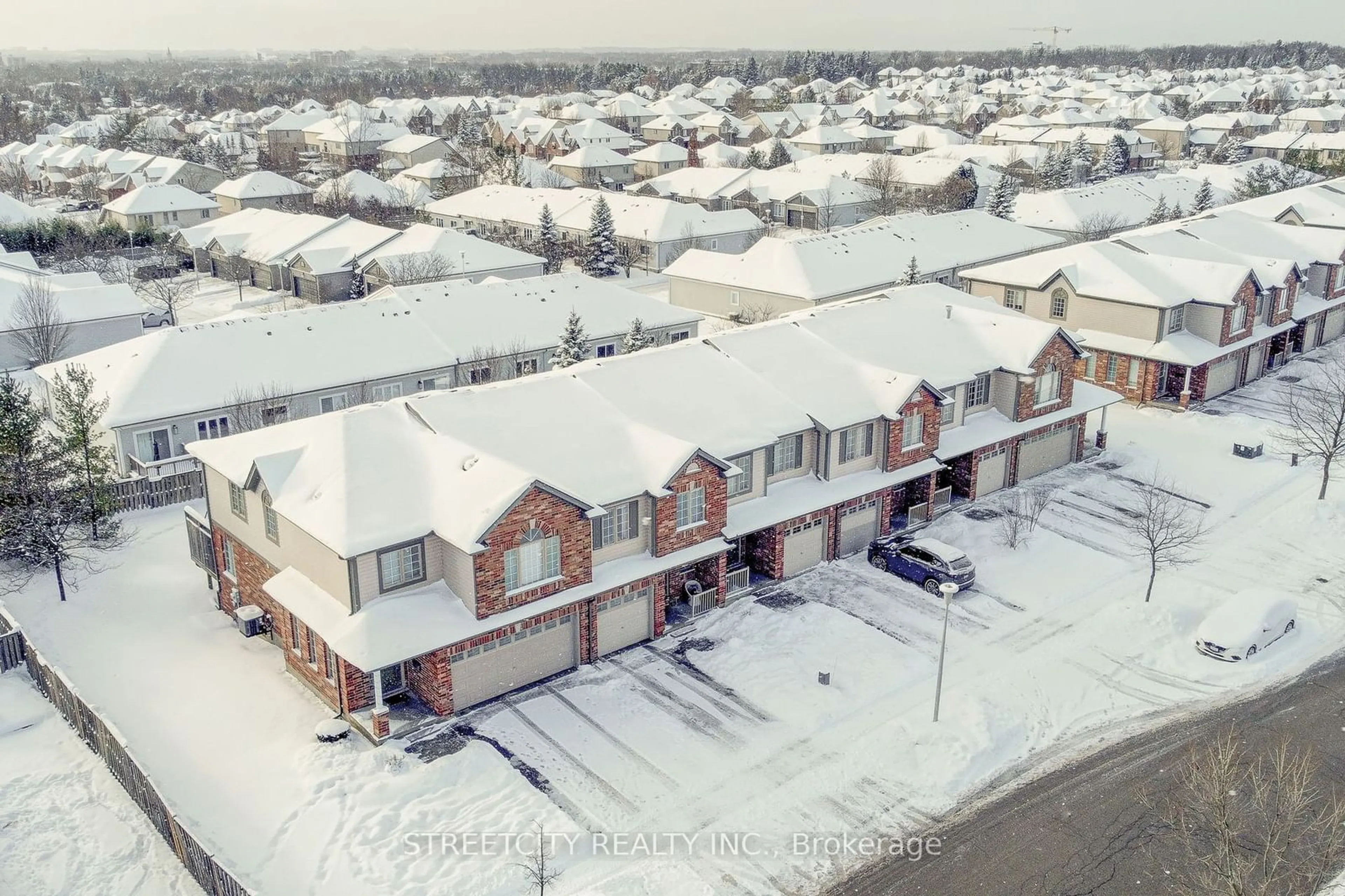 A pic from outside/outdoor area/front of a property/back of a property/a pic from drone, street for 489 Skyline Ave, London Ontario N5X 4L2