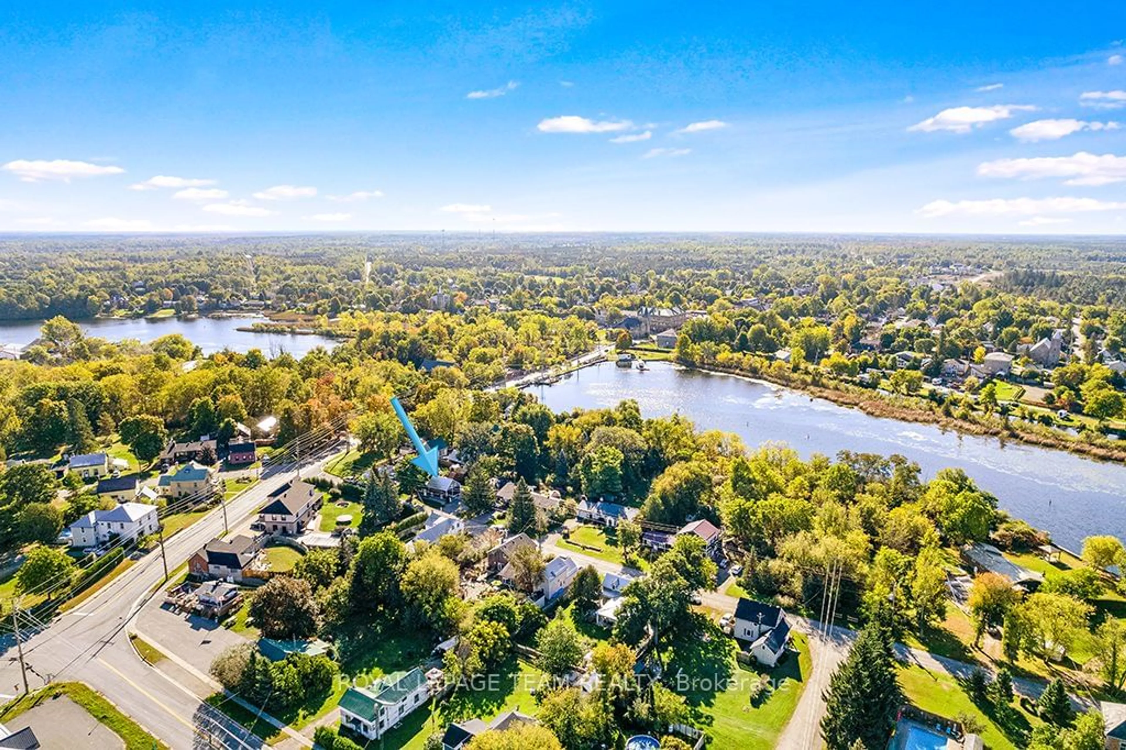 A pic from outside/outdoor area/front of a property/back of a property/a pic from drone, water/lake/river/ocean view for 118 WILLIAM St, Merrickville-Wolford Ontario K0G 1N0