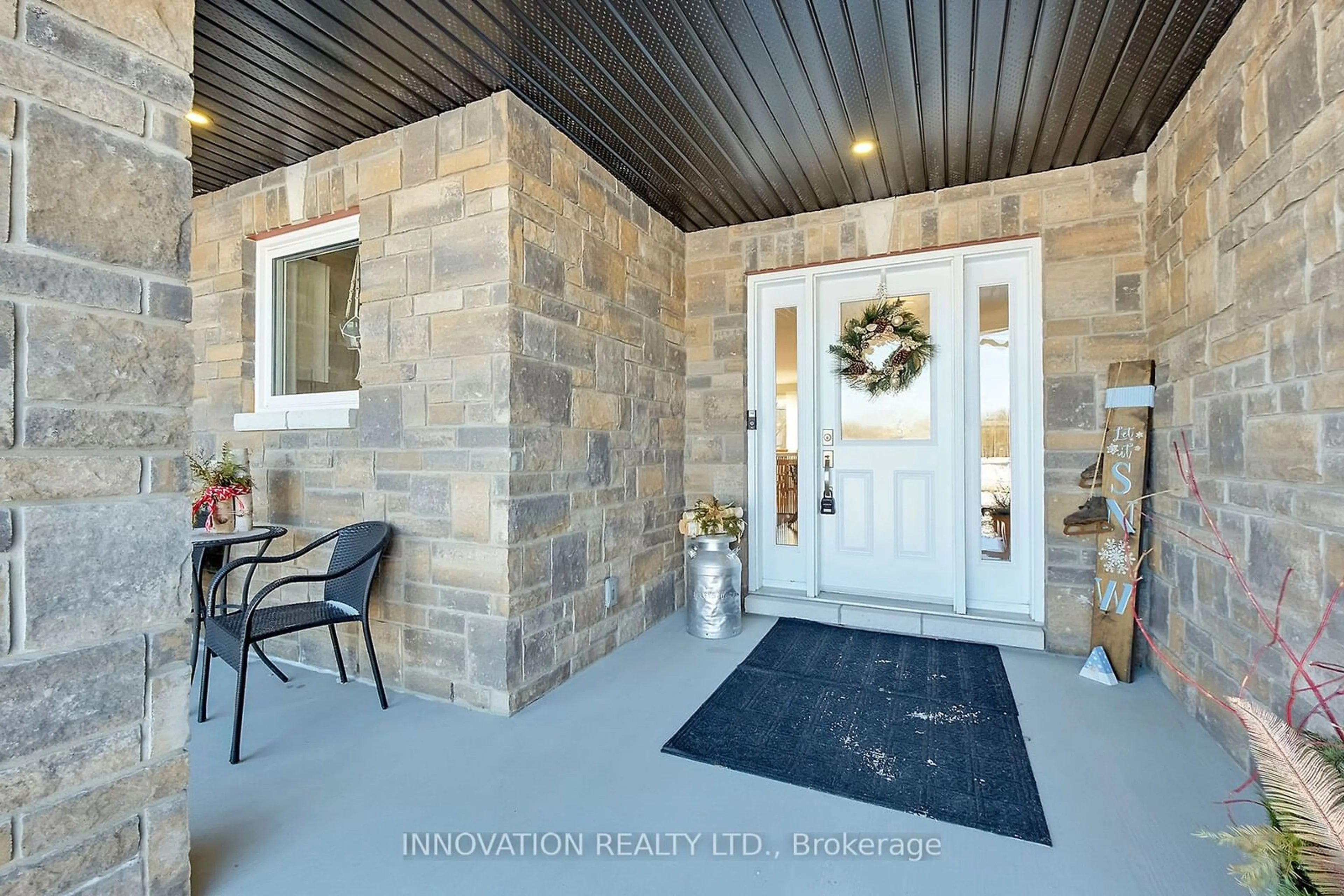 Indoor entryway for 1756 Coleman Cres, North Dundas Ontario K0E 1S0